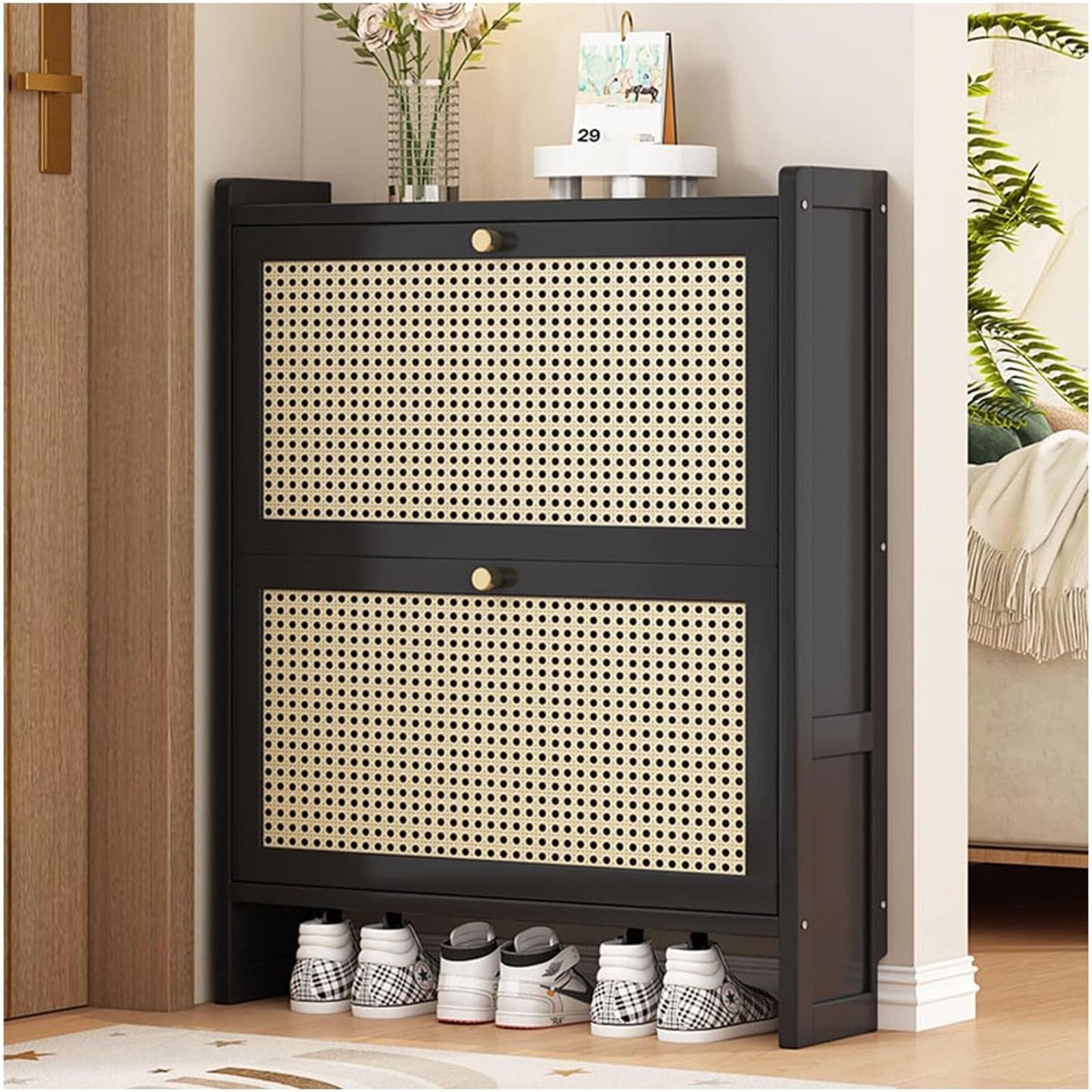 Meuble à chaussures élégant en rotin noir, le design haut de gamme pour chambre et vestibule
