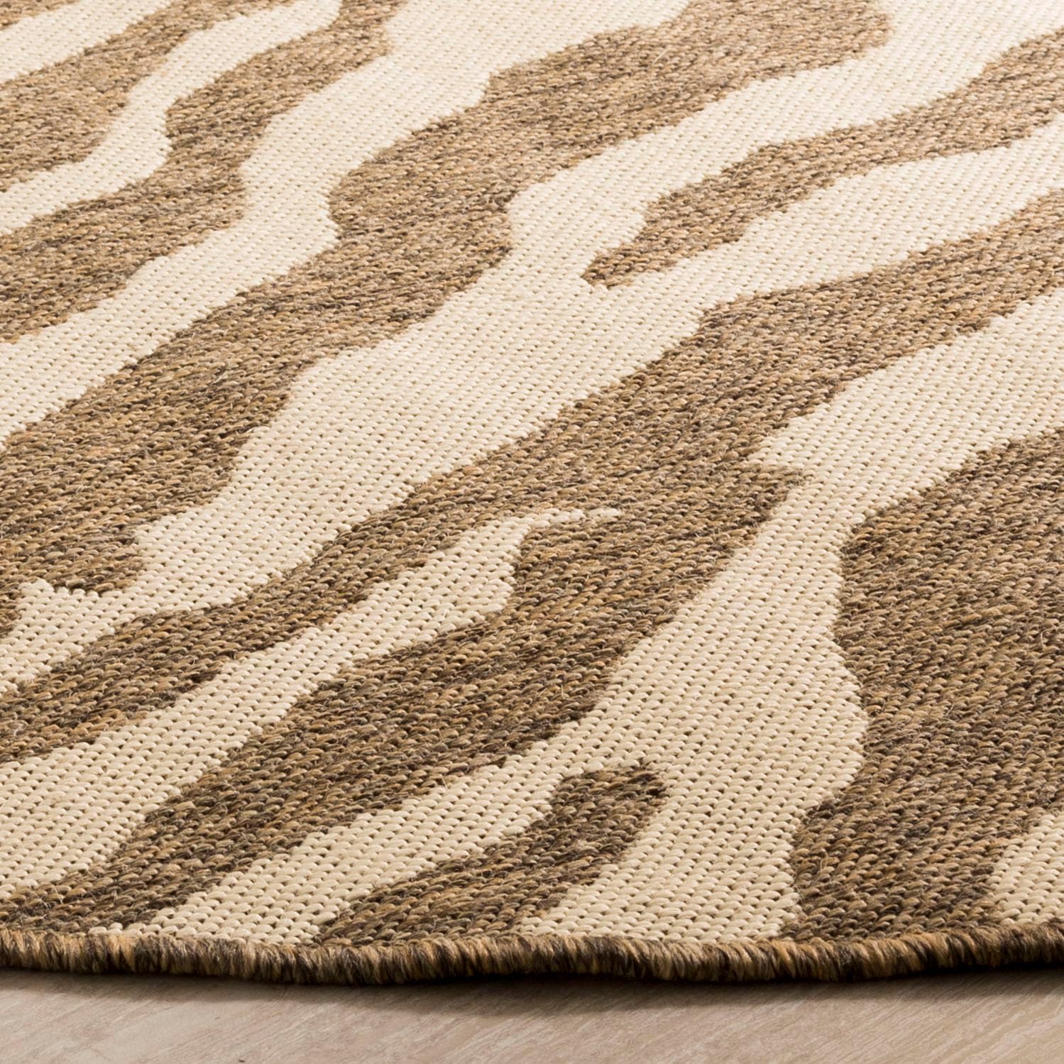 SAFAVIEH Washable Rug Outdoor Linden Collection - 6'7" Round, Cream & Beige, Non-Shedding & Easy to Clean, Ideal for Patio, Backyard, Mudroom (LND182A)