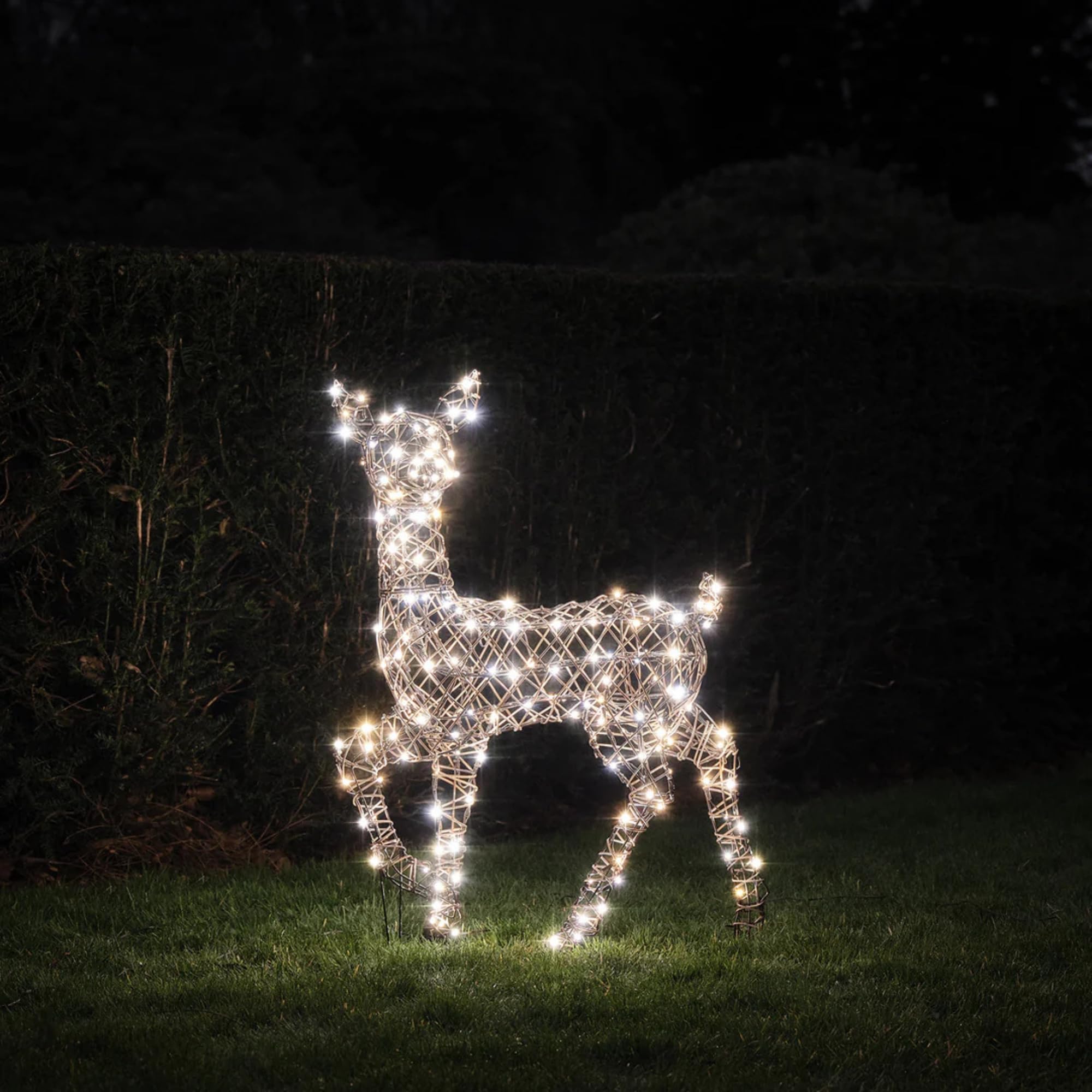 Light4fun Studley-Rattan-Hirsch aus Kunstrattan mit 190 LEDs | mit 3 Beleuchtungsmodi | solarbetrieben & Timer | Rentier Hirsch | Weihnachtsdeko | wetterfest für Garten außen | Höhe 88 cm