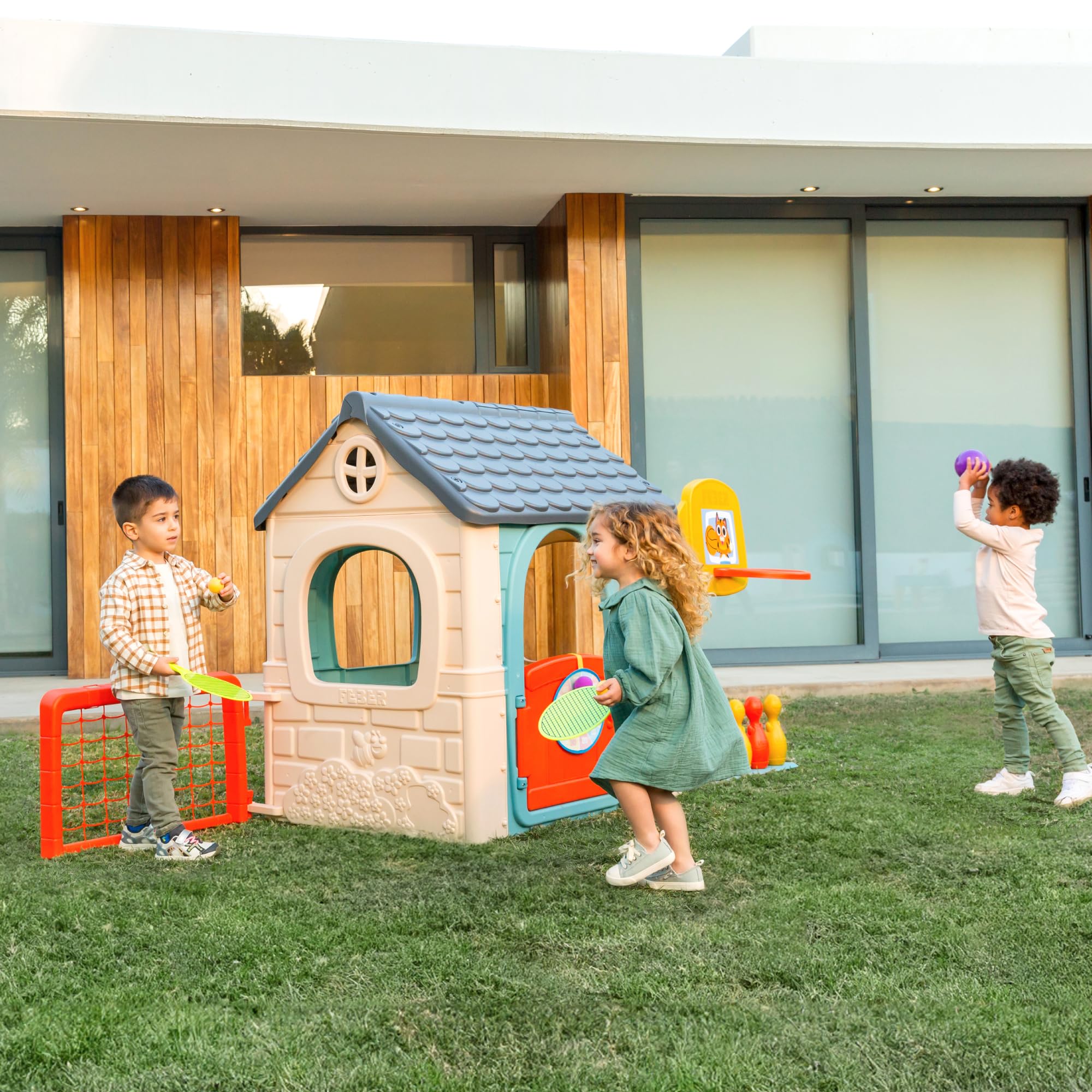 FEBER - Casual 6 Activities House, Spielhaus mit 6 Spielaktivitäten und Zubehör Farben, die gegen Sonnenlicht beständig sind, leicht zu montieren, geeignet ab 3 Jahren, Famosa (FEH23000)