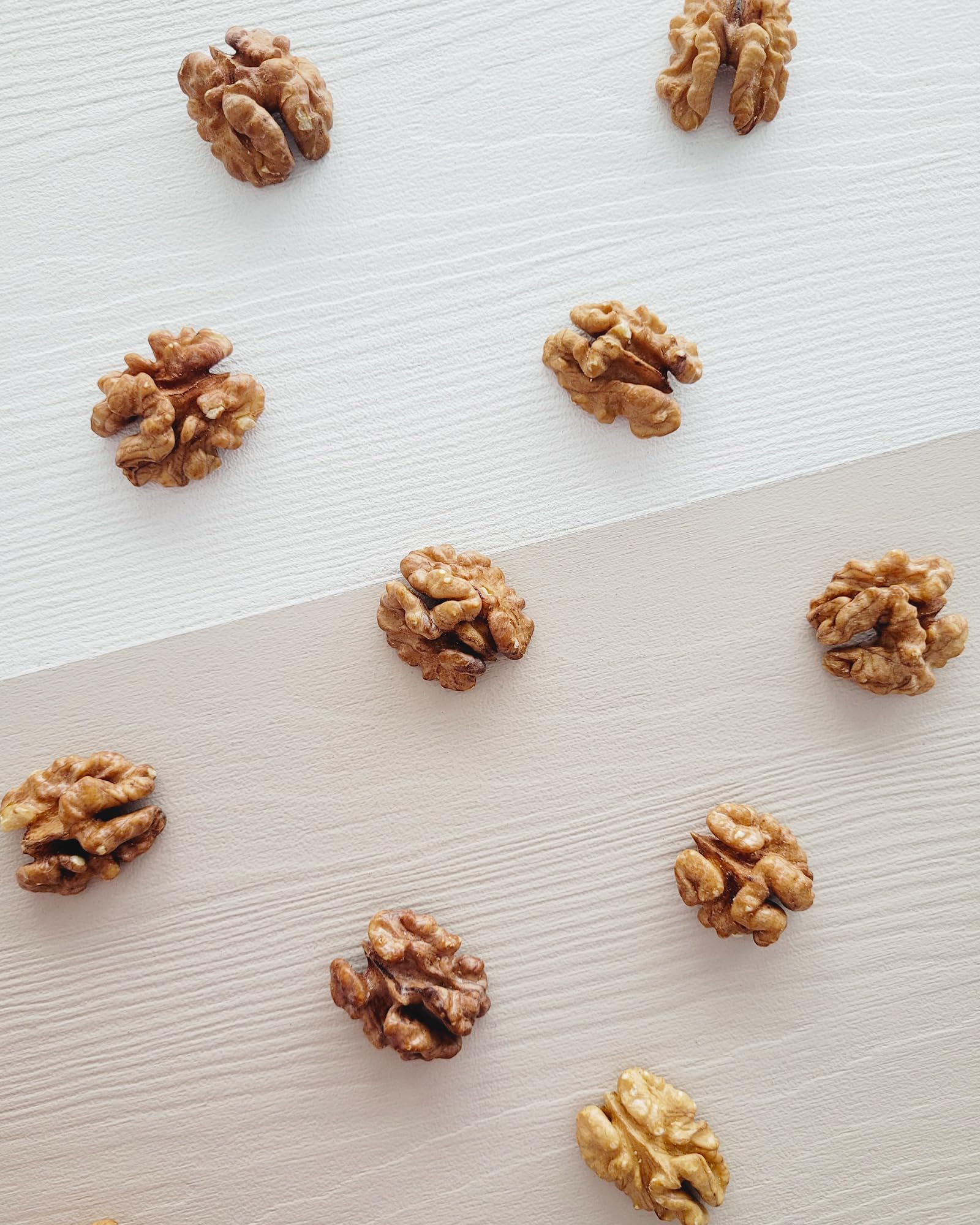 Walnüsse von der Grünen Essenz 1 kg - geschält - Premium Qualität Walnüsse ohne Schale - vegan - unbehandelte Walnusskerne - Großpackung ohne Zusatzstoffe - ungesalzen