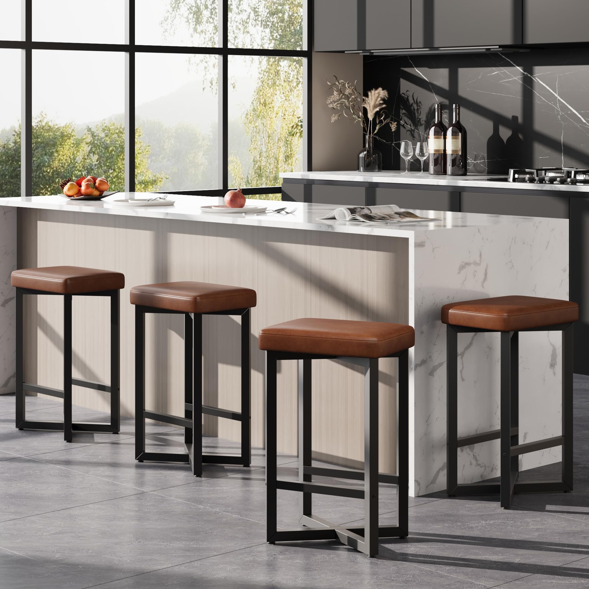Garvee Lot de 4 Tabourets de Bar sans Dossier, Hauteur 62,5 cm, Chaise de Bar avec Siège Rembourré en Simili-Cuir PU, Chaise Haute Bar avec Repose-Pieds Intégré, Marron