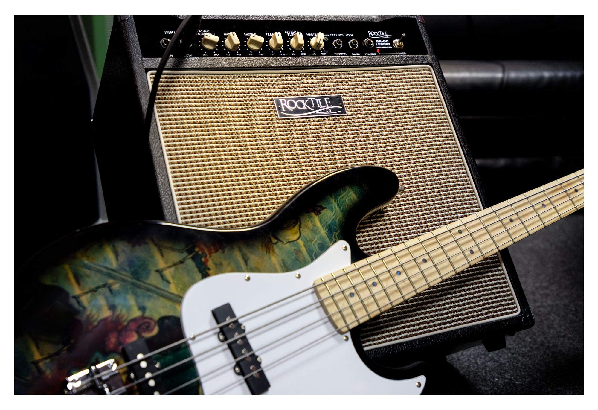 Rocktile BA-50 Lemmy Basscombo 50 Watt, Potenza in uscita: 50 Watt RMS | Speaker: 12" (30, 5 cm), Equalizzatore a 3 bande, Aural Enhancer, Cabinet inclinato, 2 ingressi jack da 6, 35 mm), Maniglia
