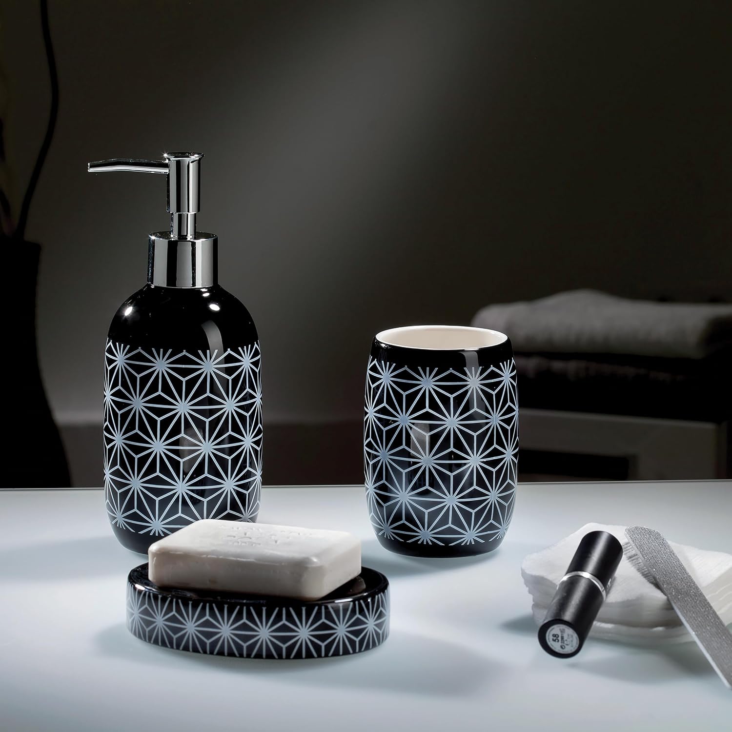 Star Bathroom Tumbler 11x7x7 cm Black/White