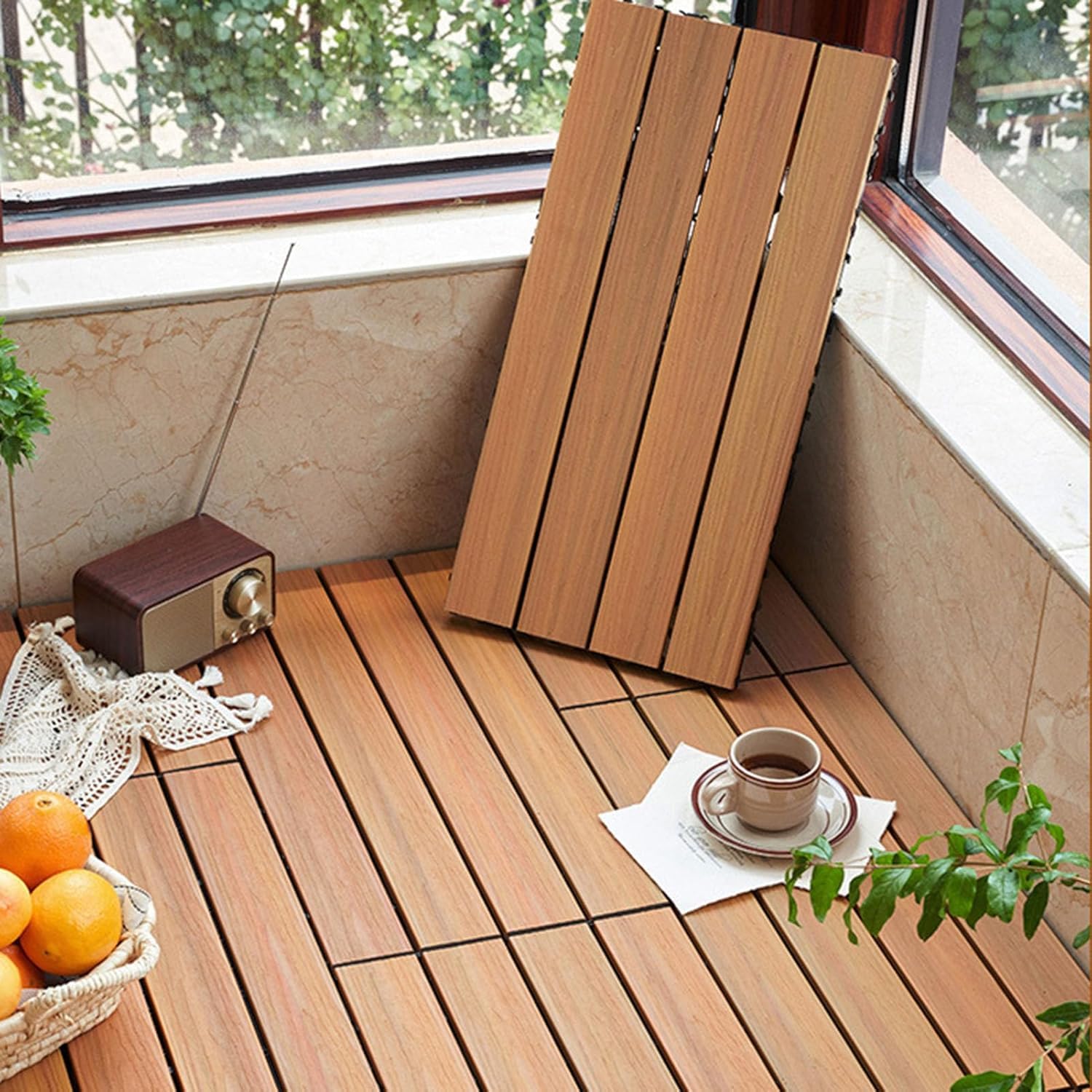 Carreaux de terrasse en bois composite pour rénover un patio extérieur