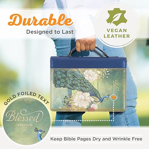 Miniatura 2 de Christian Art Gifts Funda de cuero vegano para la Biblia para mujer Blessed - Jer. 1717 Escritura inspiradora con lindo pavo real y flores