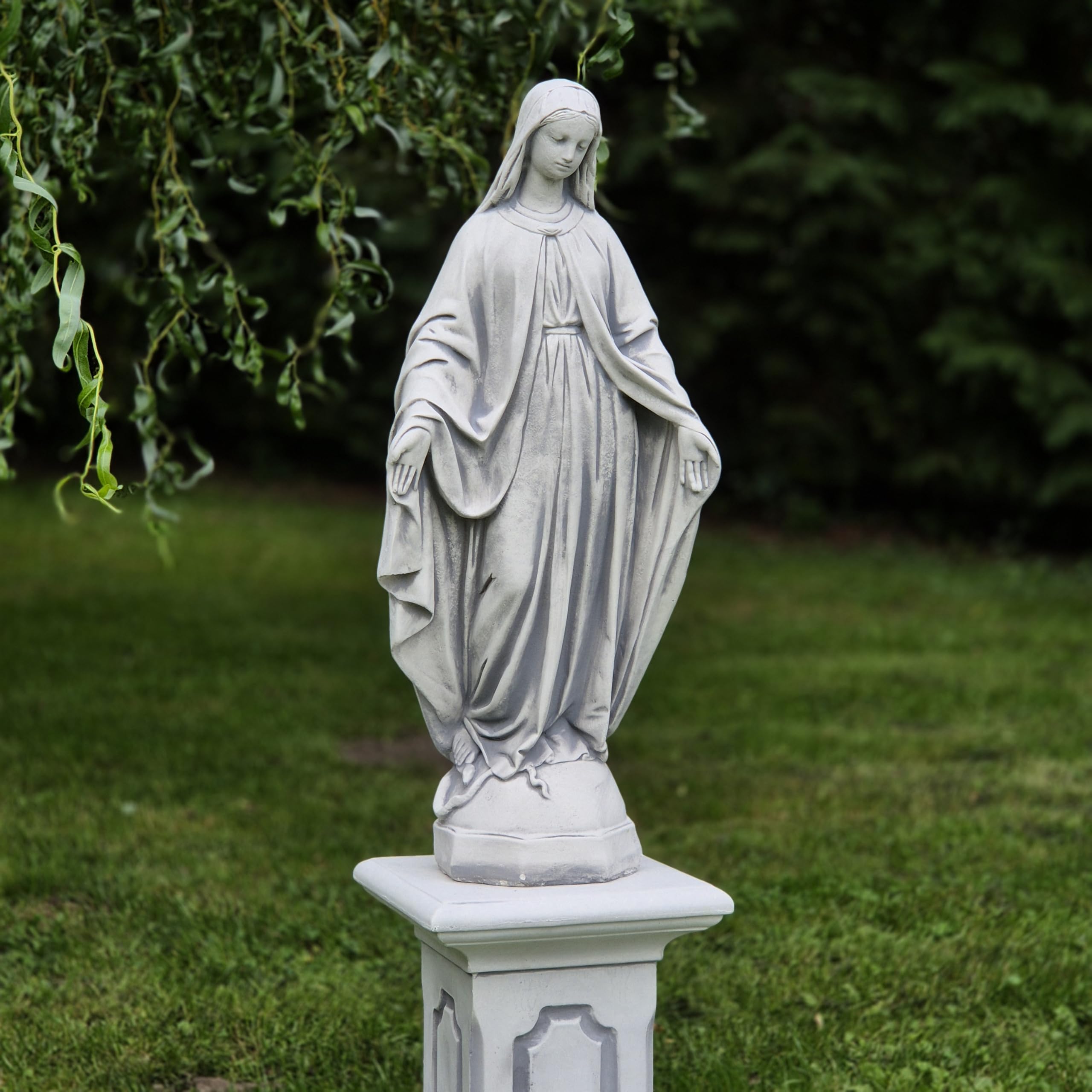 Figure de béton de l'Immaculée Vierge Marie