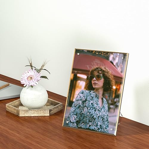 Miniatura 7 de Portarretratos transparente de 6 x 8 pulgadas con borde dorado, paquete de 3, marco de fotos de plexiglás independiente de escritorio para 6 x 8 o 5