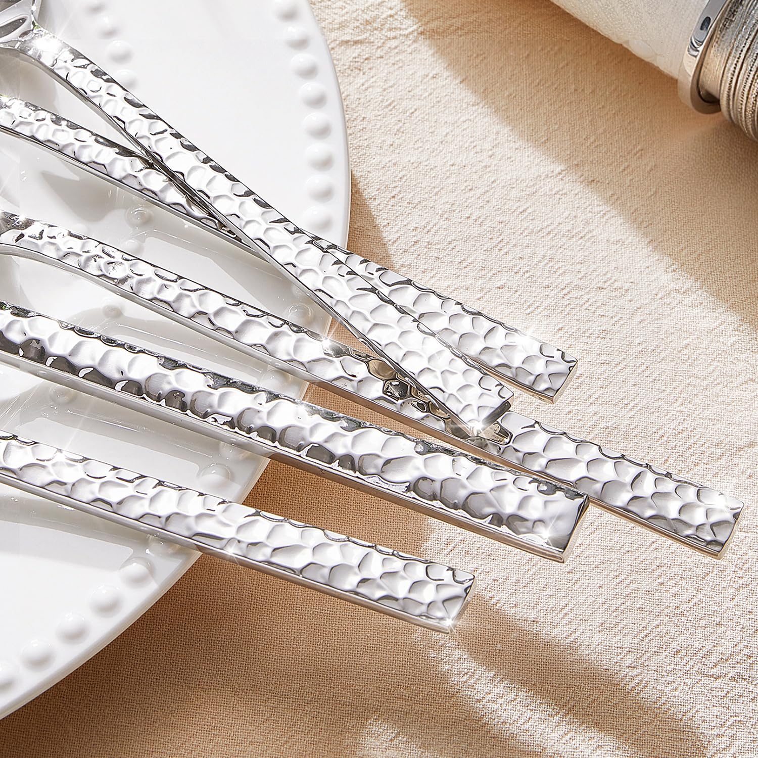 HIKAA Besteck Set 12 Personen aus Gehämmert, 60-Teilig Essbesteck 18/10, Edelstahl Besteckset für Zuhause, Partys, Hochzeiten, Cutlery Set Hochglanzpoliert Spülmaschinenfest, (Silber)