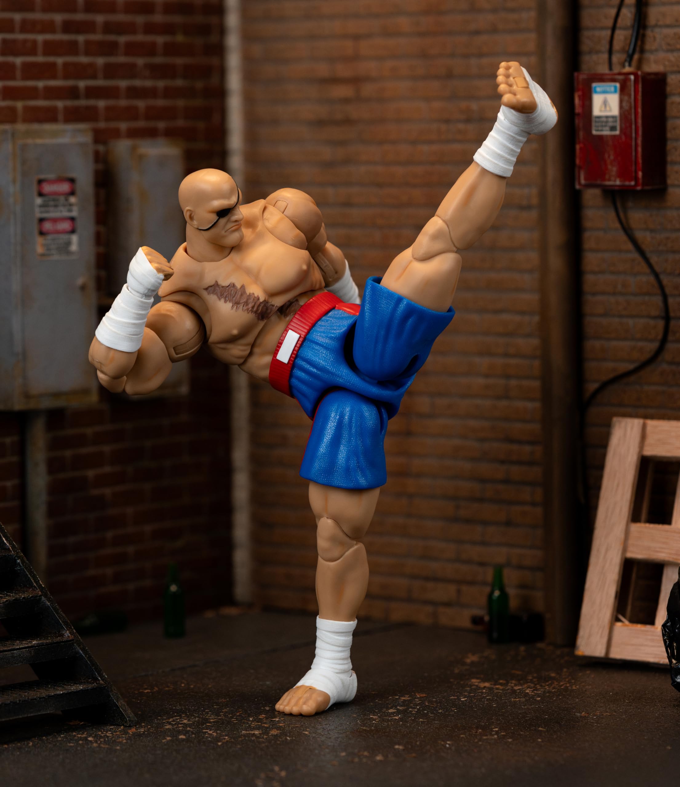 Jada Toys Street Fighter Figurine Sagat (19 cm) – Figurine Mobile de Collection et d'action de Street Fighter 2 The Final Challengers, avec tête, Mains et Accessoires alternatifs, à partir de 13 Ans
