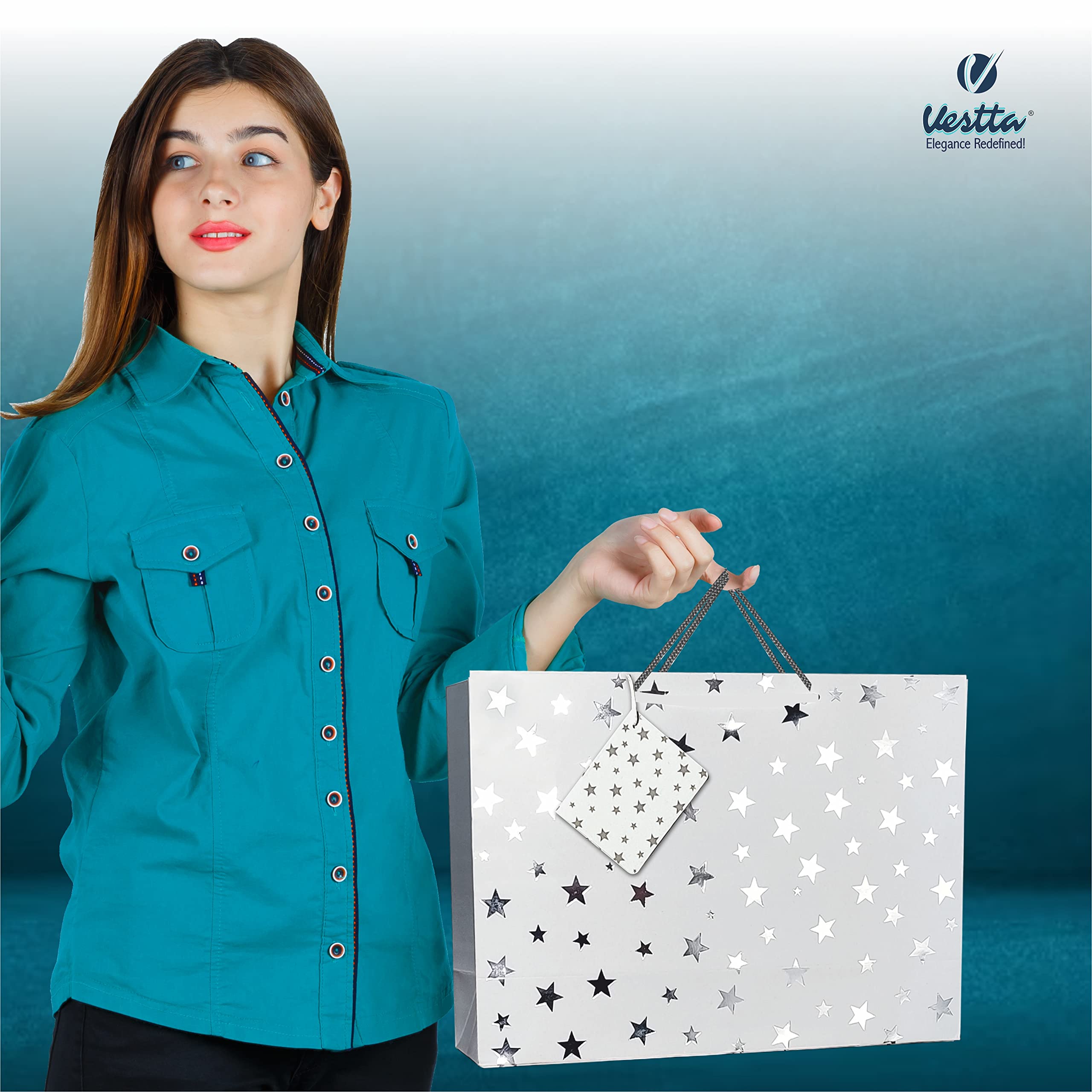 VESTTA -ELEGANCE REDEFINED Lot de 10 grands sacs cadeaux en forme d'étoiles argentées - 35,6 x 11,4 x 25,4 cm (L x l x H) - Pour mariage, Noël, Diwali, anniversaires - Avec étiquettes cadeaux