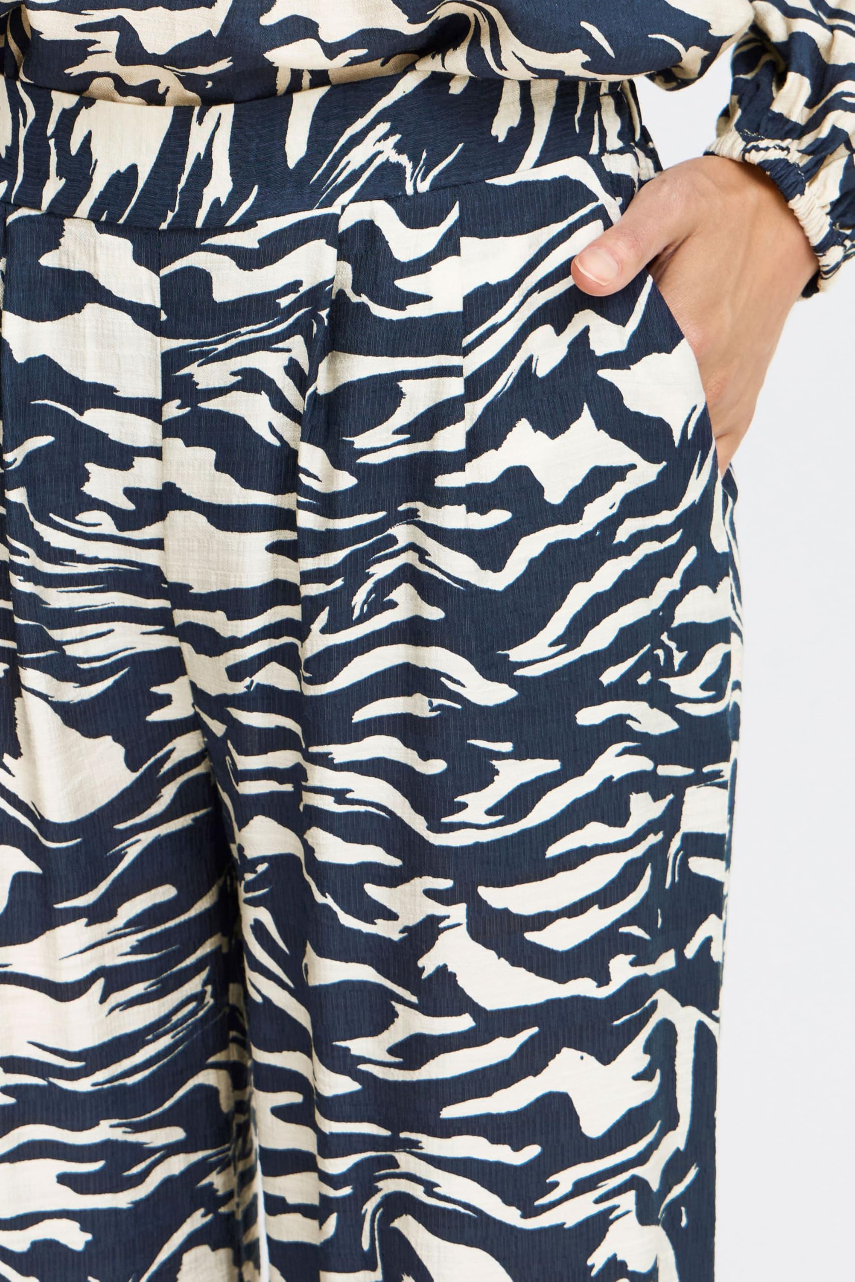 fransa FRAriana Damen Hose Stoffhose mit weitem Bein Gummizug Eingrifftaschen Relaxed fit