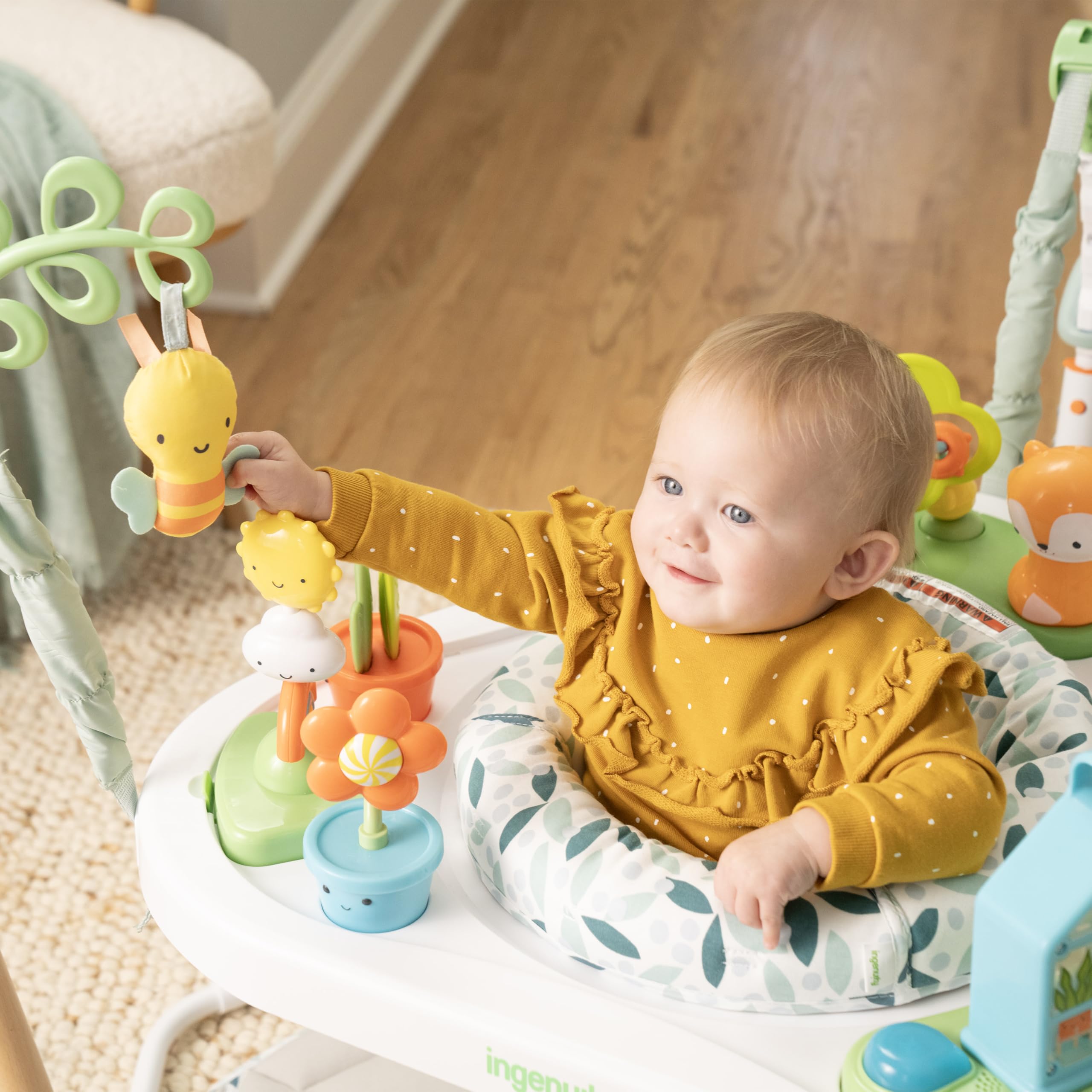 Ingenuity 6-in-1 Baby-Spielcenter Multifunktionales Aktivitäts-Jumperoo Spielgym Spielhaus Spieltisch Natur-Thema 0-24 Monate