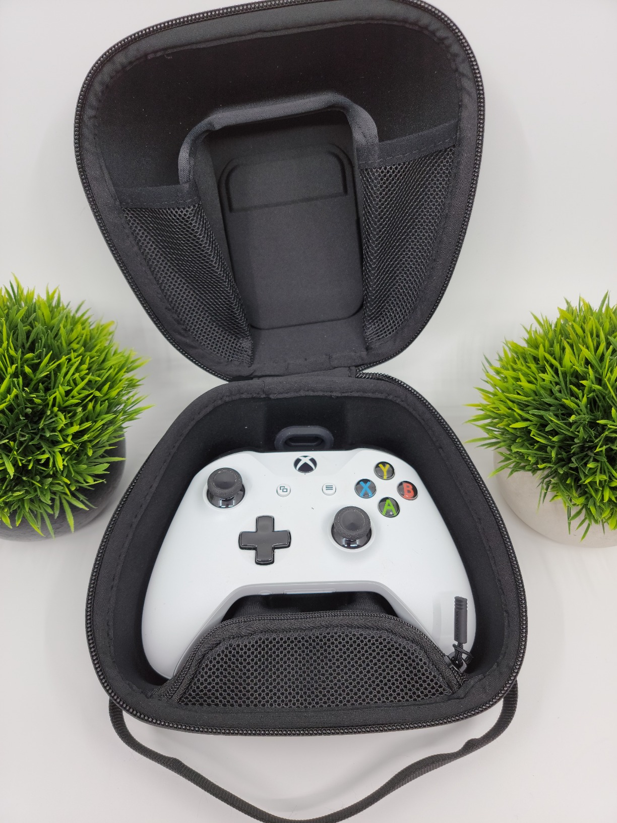 Well Made, Strong & Durable, Very Convenient, Great For On The Go Gaming!