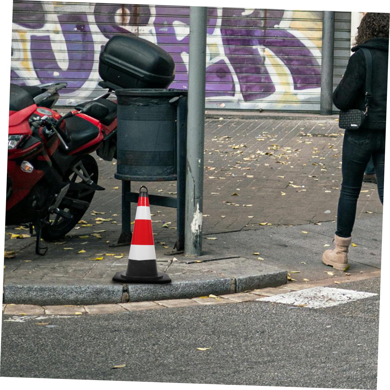 Beaupretty Cône de Signalisation Plastique 45 Cm Réfléchissant Base Stable pour Sécurité Routière, Barrière de Stationnement et Cônes D'entraînement Professionnels