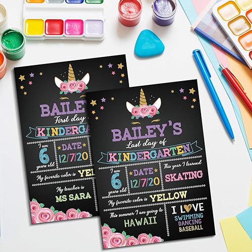 Miniatura 6 de Pizarra para tiza con diseño de unicornio con texto en inglés First Day of School. Pizarra para compartir fotos del primer y último día de clases.