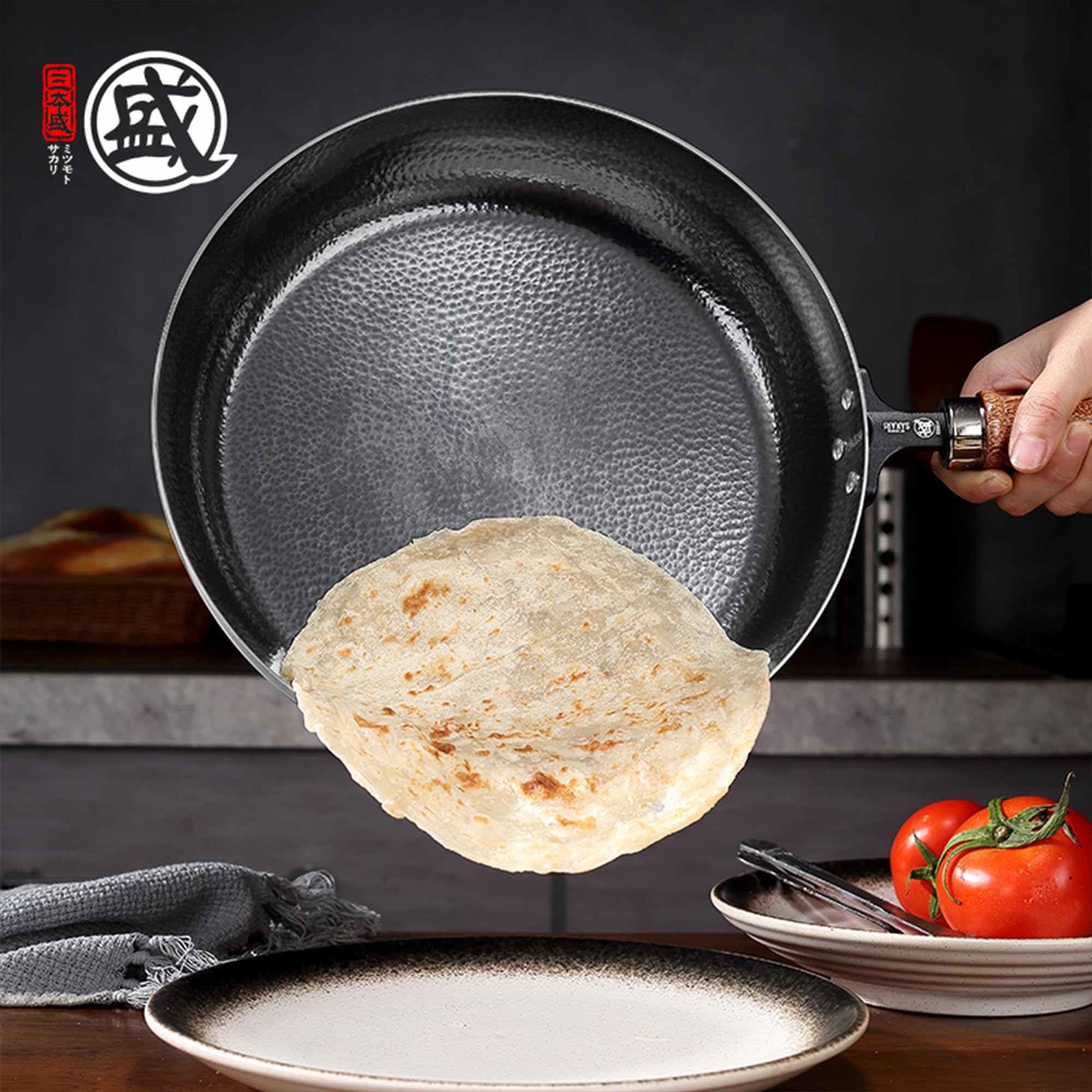 MITSUMOTO SAKARI Padella Antiaderente 30 cm,Padella in Ghisa Battuta a Mano | Senza Rivestimento Sintetico, Adatta a Fornelli a Gas e Induzione, Manico in Ebano
