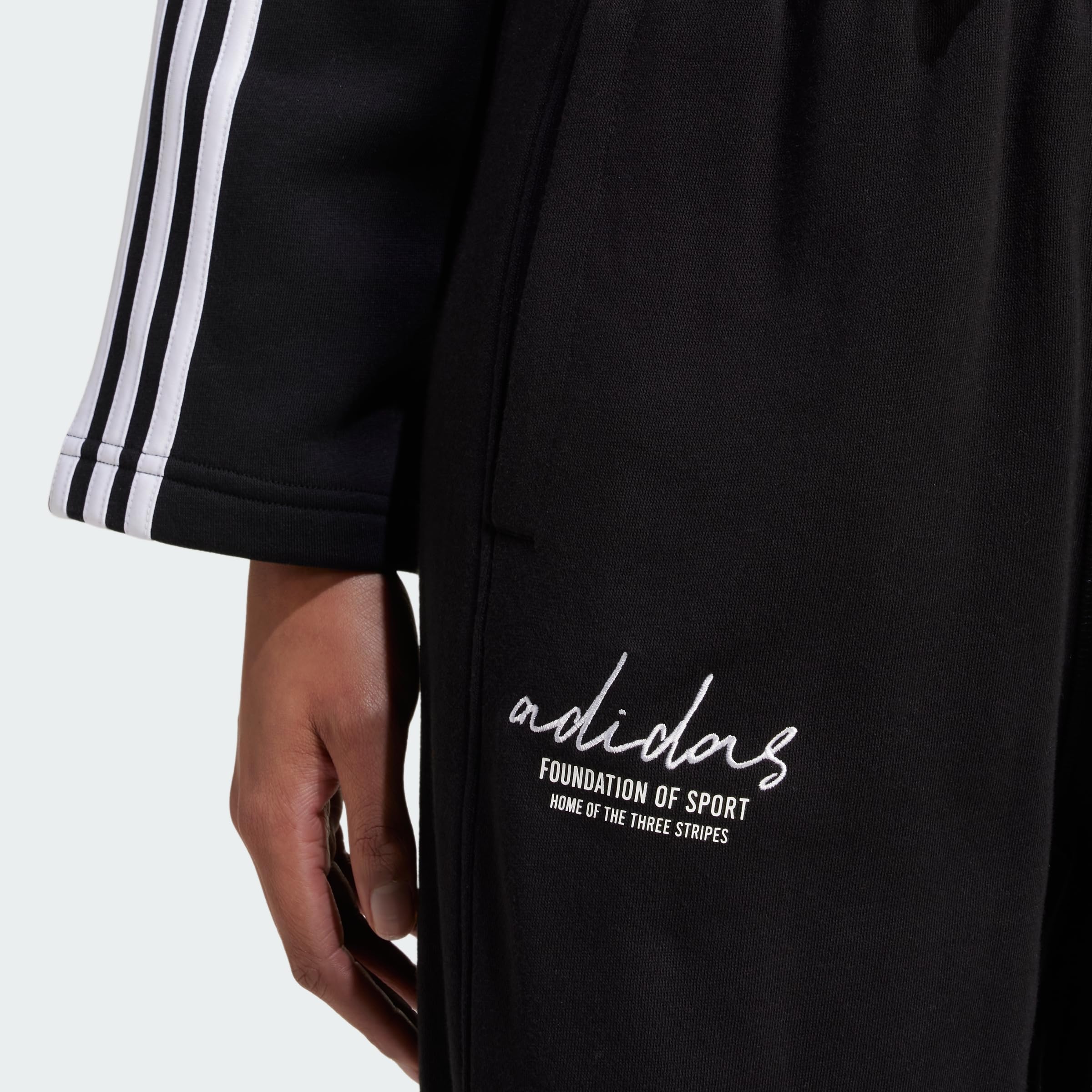 Adidas - Signature Graphic Embroidery French Terry Straight Leg Pant, Pantaloni Donna