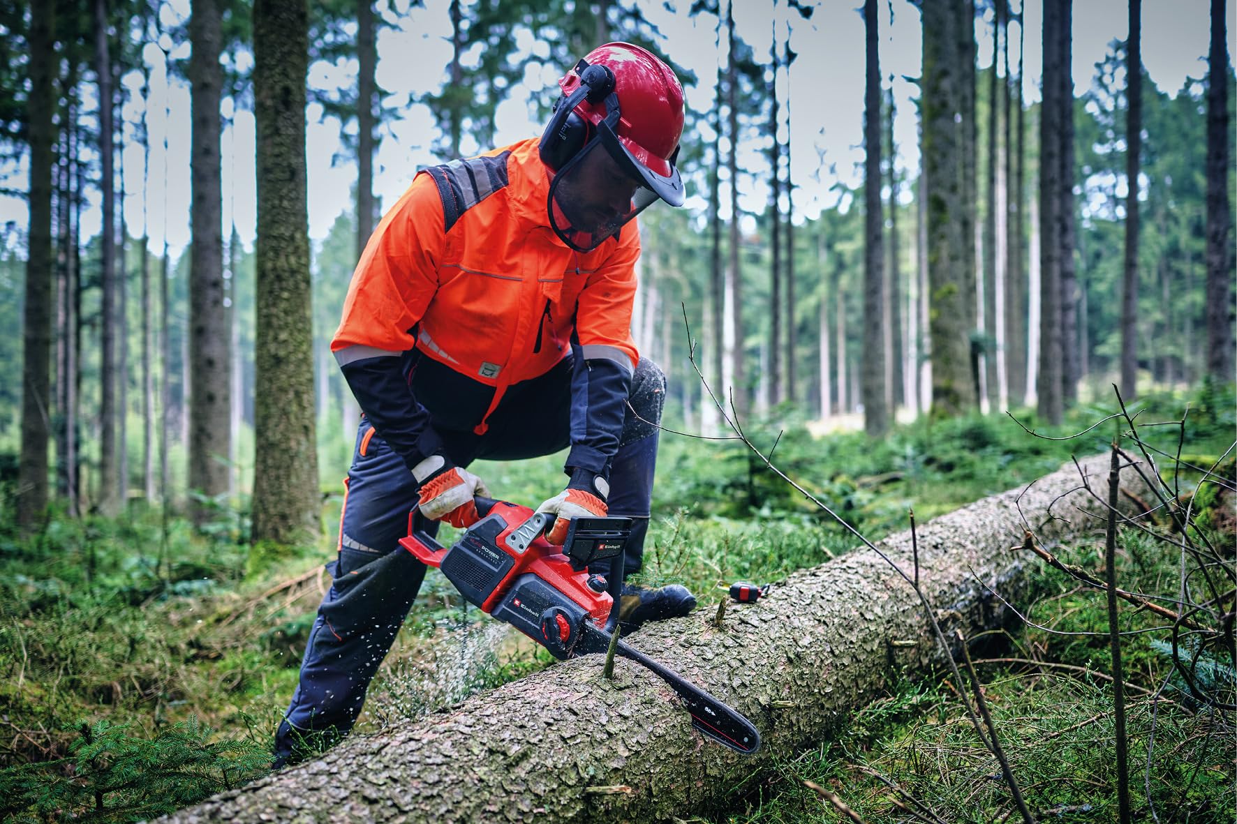 Einhell Profesjonalna akumulatorowa piła łańcuchowa GP-LC 36/40 Li BL-Solo (36 V, długość cięcia 38 cm, bezszczotkowa, prędkość łańcucha 19 m/s, automatyczne smarowanie łańcucha, bez akumulatora)