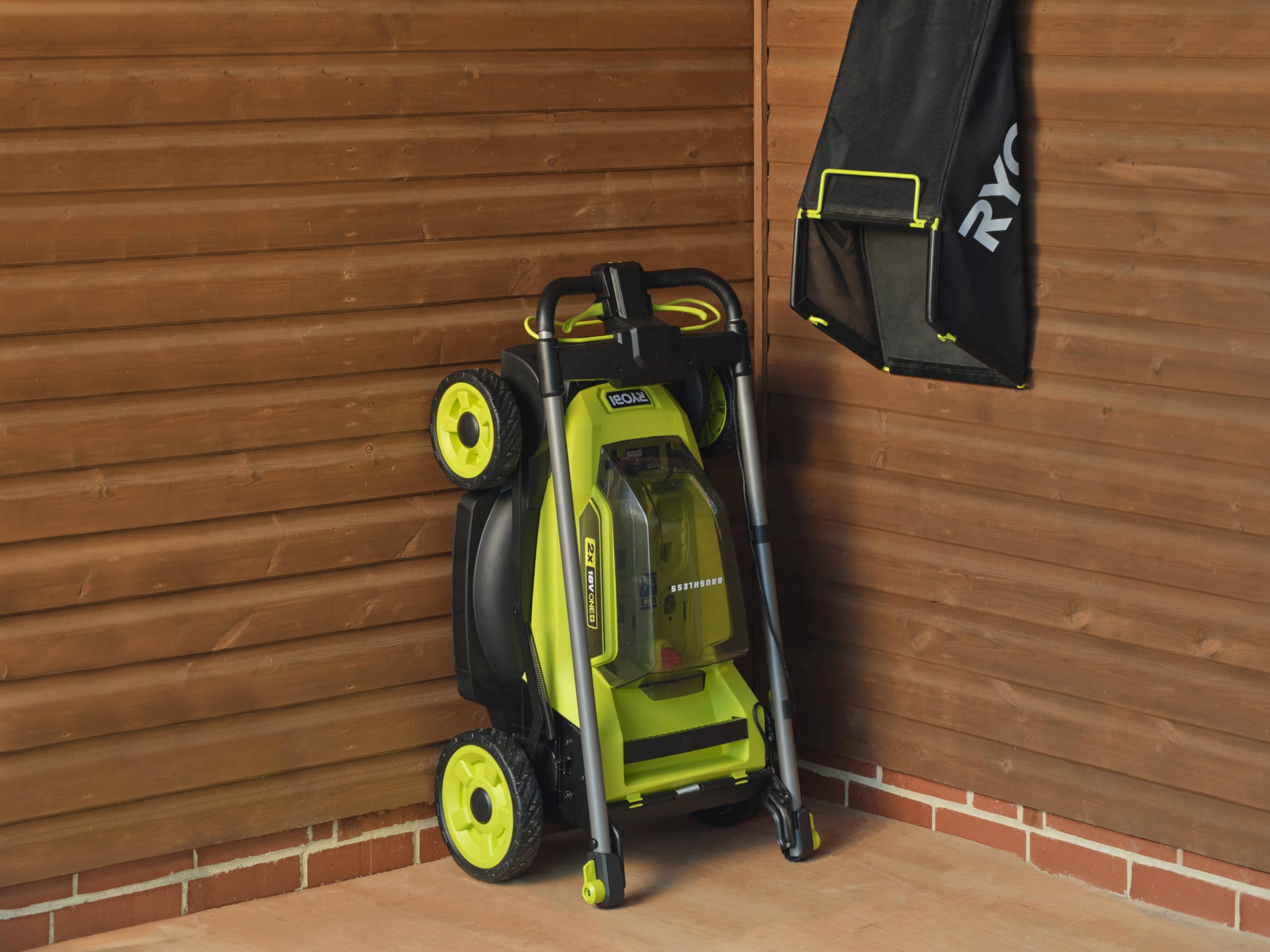 RYOBI Tondeuse tractée sans Fil 18V One+™ RY18LMXSP51A-0 – Tonte Pelouse, Grand Jardin, Mulching, Ramassage – 51 cm – sans Batterie ni Chargeur