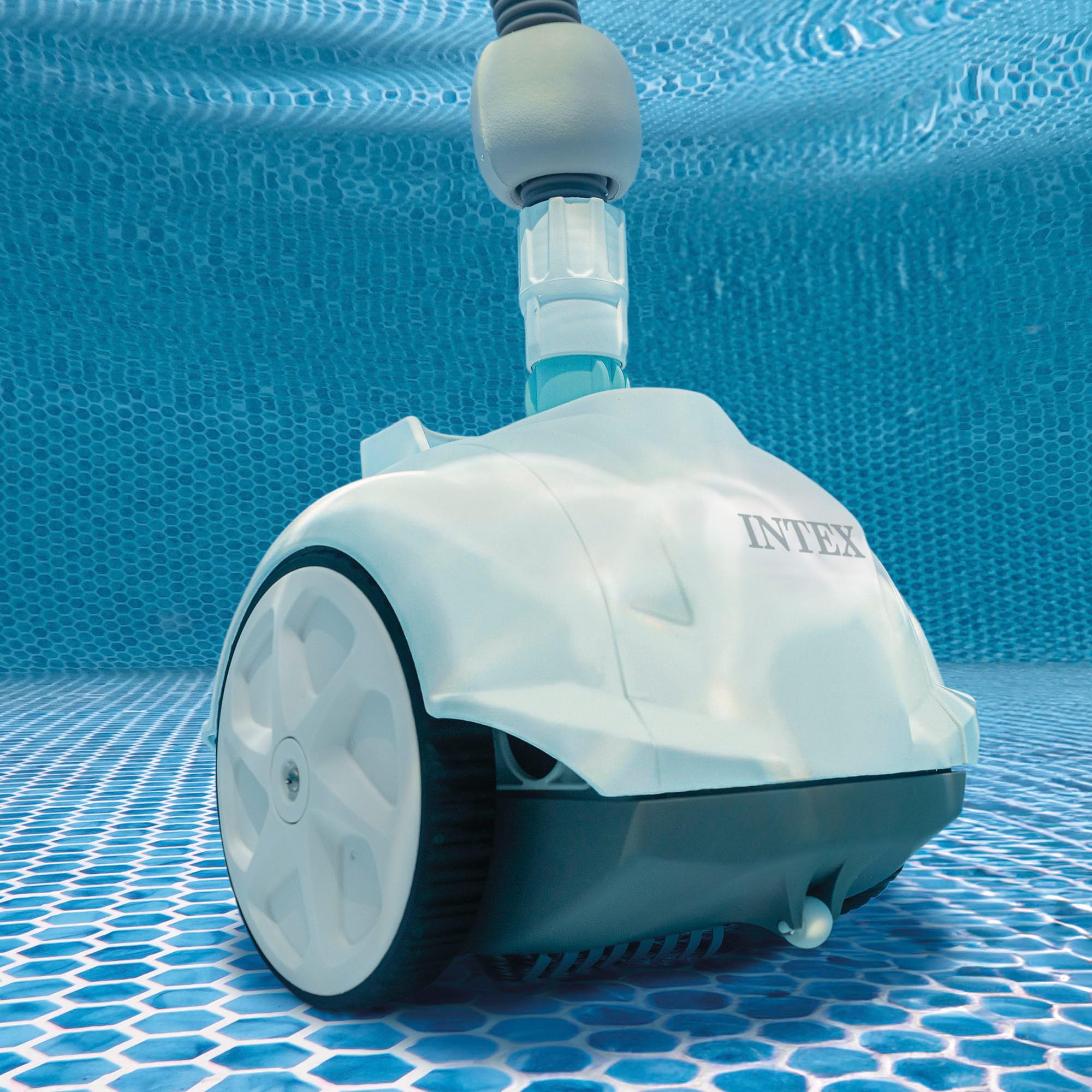 Intex 55251 - Robot limpiafondos piscina Krystal Clear ZX50, Limpiador fondo piscina automático, Manguera 6.5m antienrredos, recipiente para desechos 0,8L y giro automático, Limpiafondos piscina