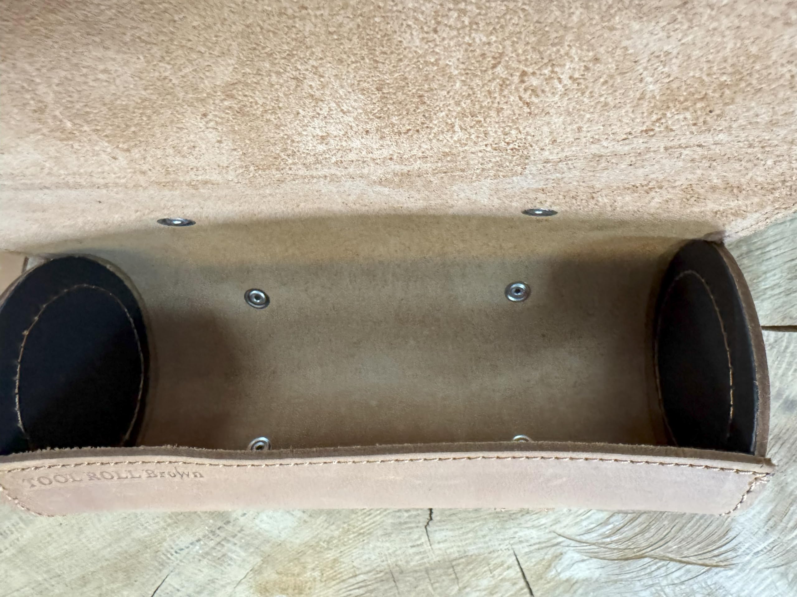 Lenkerrolle Hellbraun Light Brown Lederrolle Bugrolle Werkzeug kompatibel mit HD Harley Davidson Leder Motorrad Werkzeugtasche Schwinge Rolle
