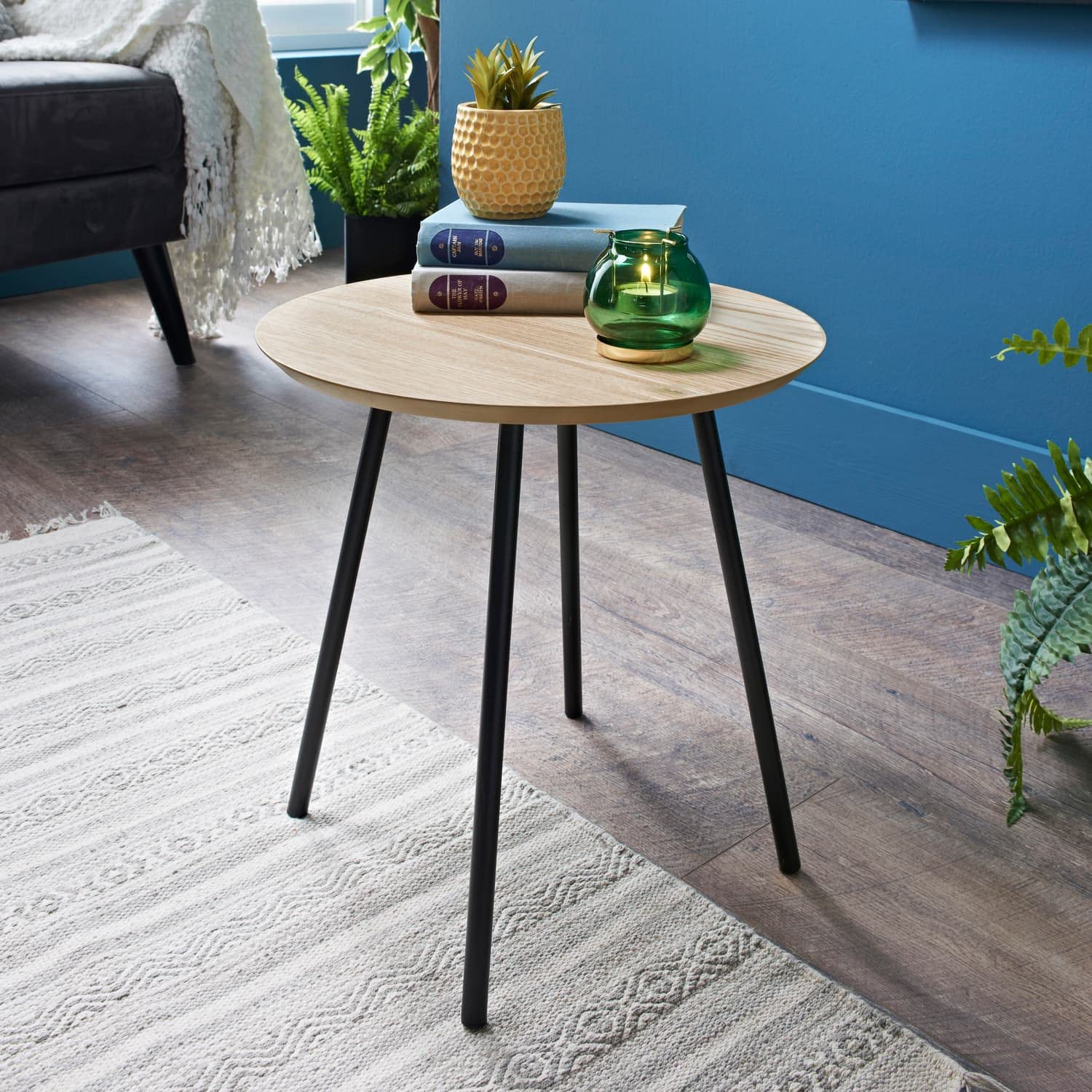 BargainsMania Round Side Table - Black - Oak Top Black Lags Wooden Side Table Coffee Dining Living Bed Room - Tray Coffee Sofa - A Contemporary Wooden Side Table With Metal Legs - Weight - 2.3kg