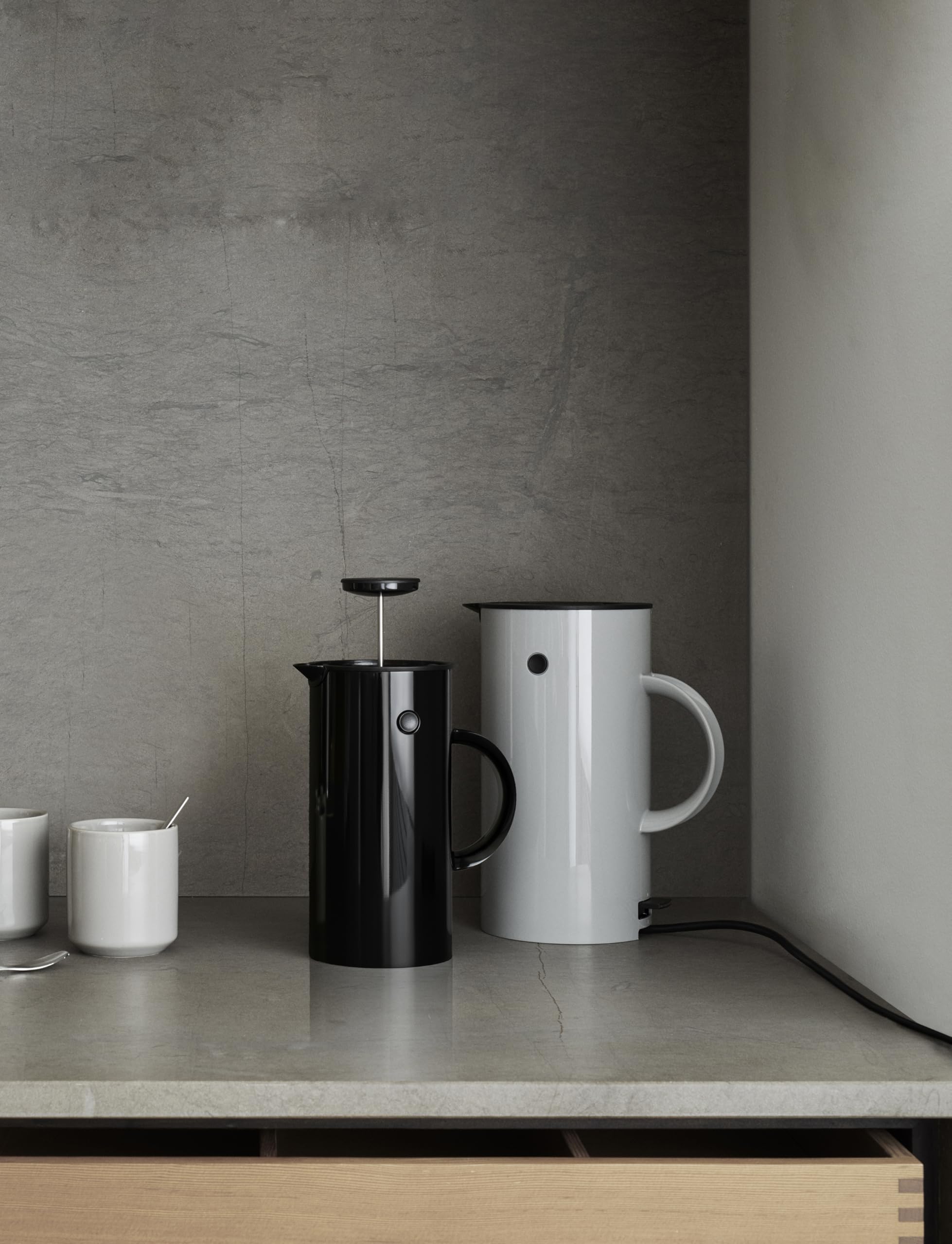 Stelton Wasserkocher EM77 - Elektrischer Kocher, Wasserkessel, Teekanne - Schnell kochend, niedriger Energieverbrauch, entnehmbarer Kalkfilter, Sicherheitsschalter - 1,5 Liter, Grau, EU-Stecker