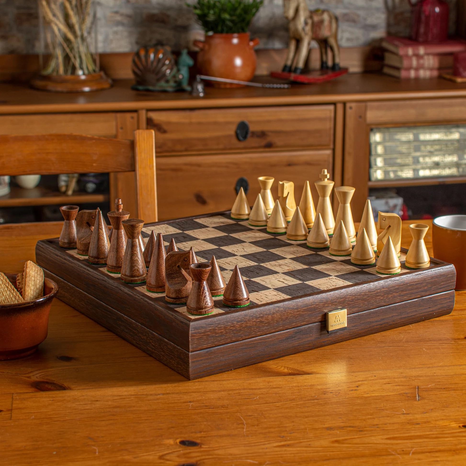 Juego de ajedrez de corcho natural Manopoulos de lujo, con piezas de ajedrez de madera modernas, juego premium hecho a mano en Grecia por expertos (40 cm), adultos mayores de 14 años
