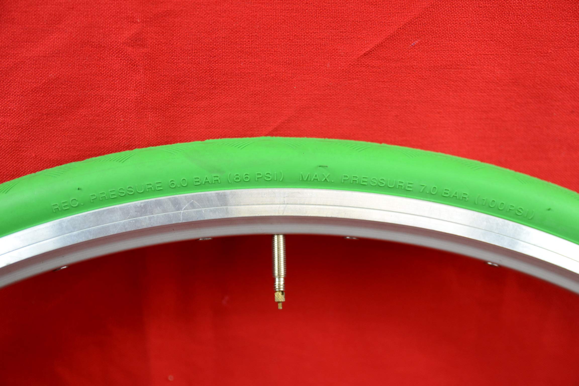 ハッチンソン　PROTOUR 25c Amazon | Hutchinson(ハッチンソン) NITRO GREEN 700C 25C