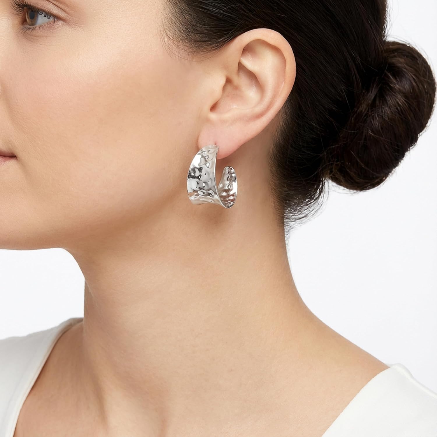 Amazon Essentials Fine Silver Plated 25mm X 13.7mm Medium Hammered Post Hoop Earrings - Image 3