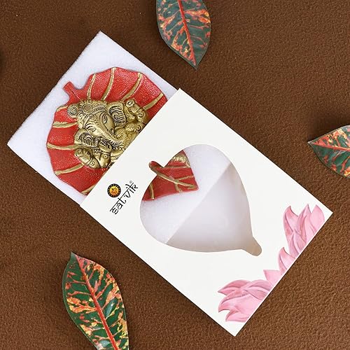 Miniatura 2 de SATVIK Metal Pan Patta Ganesh Decorativo Colgante de Pared Showpiece Lord Ganesha en la Hoja Decoración del Hogar. Regalo de regreso de inauguración