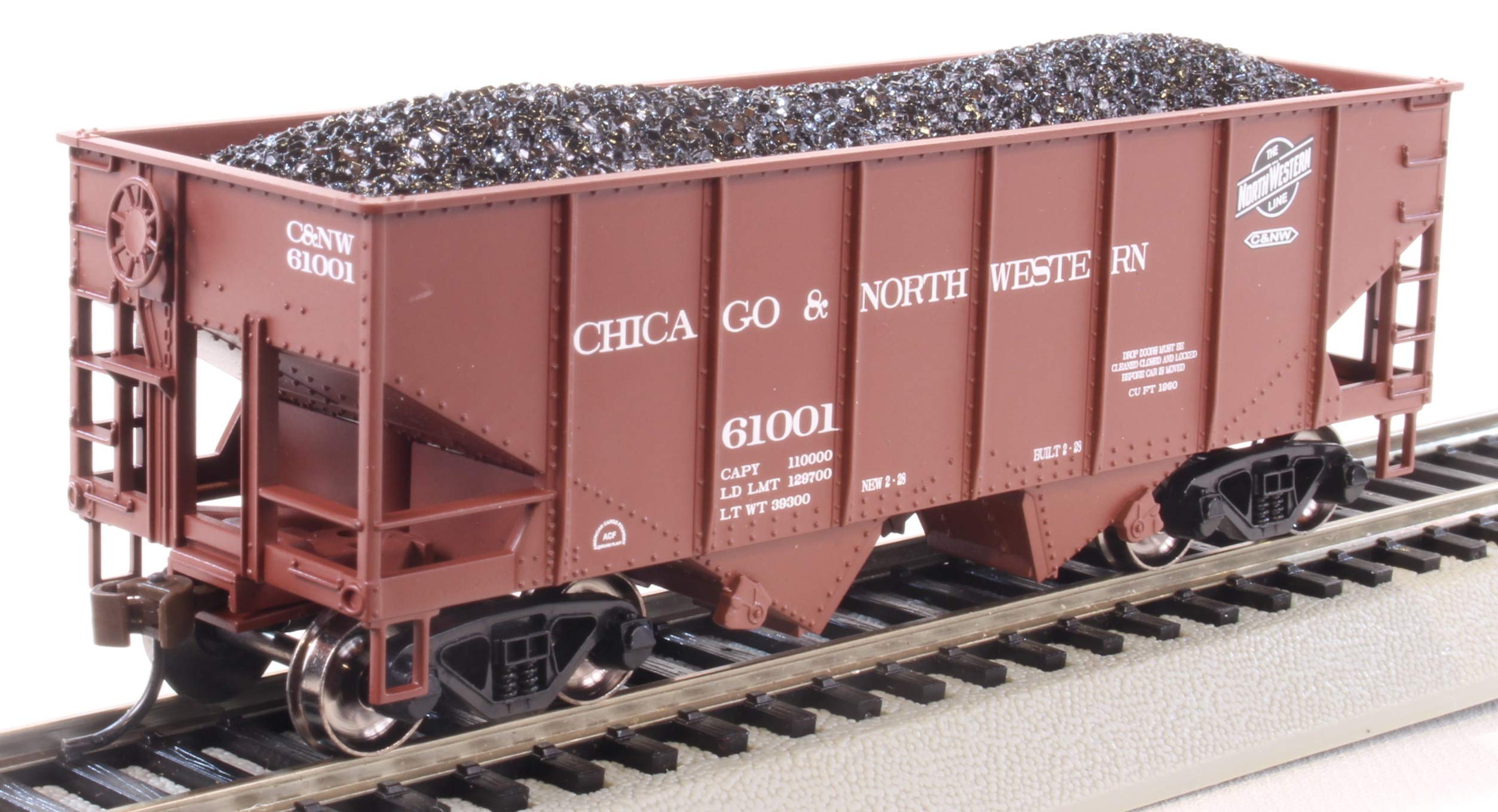 55-Ton 2-Bay Usra Outside Braced Hopper with Removable Coal Load - Chicago & North Western #61001 - HO Scale
