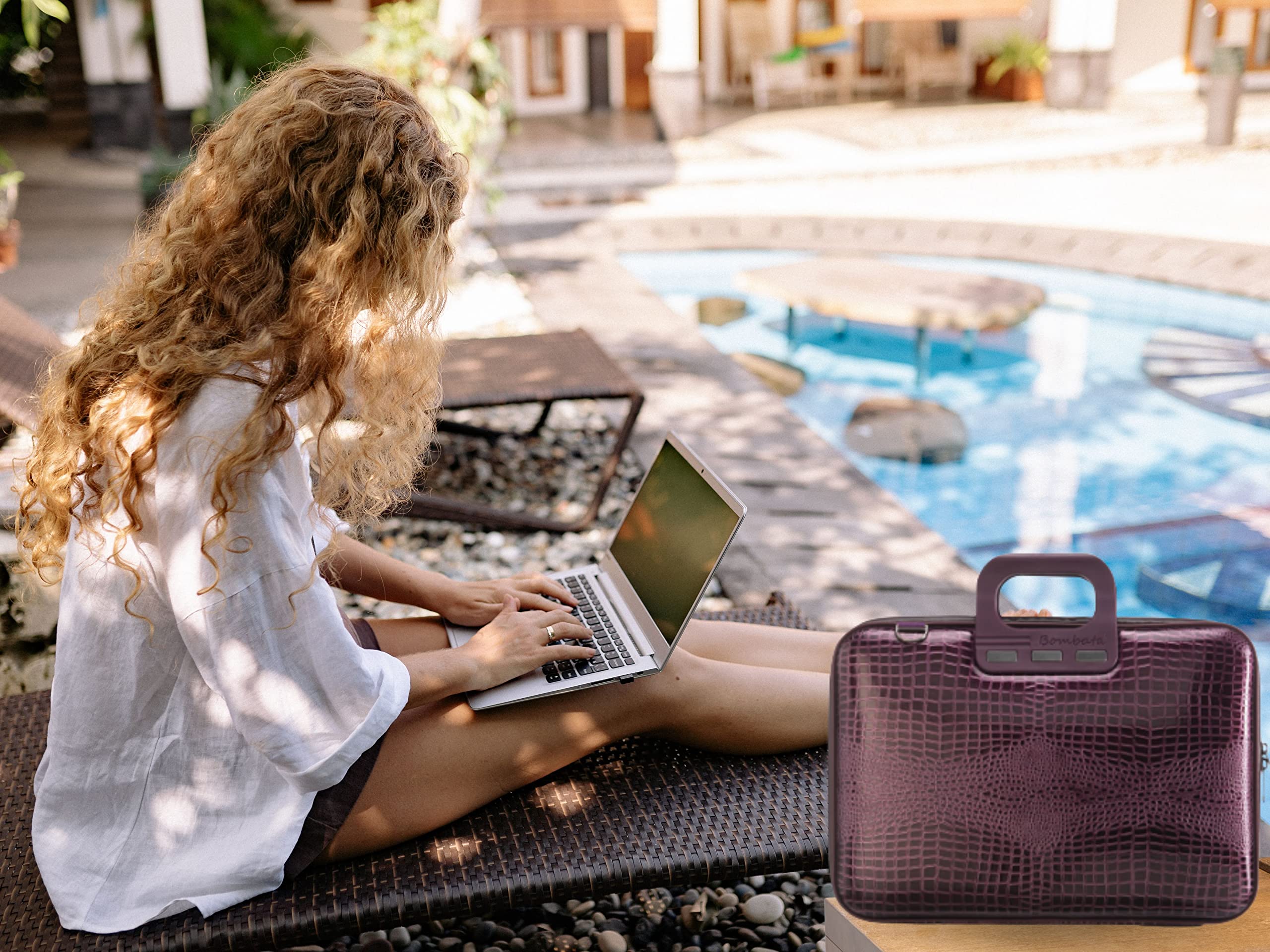 Bombata Shiny Cocco - Borsa Porta Computer con Tracolla, Elegante e Funzionale, Unisex, 100% Vegan, per Professionisti e Studenti, Viola Scuro - 13/14 Pollici