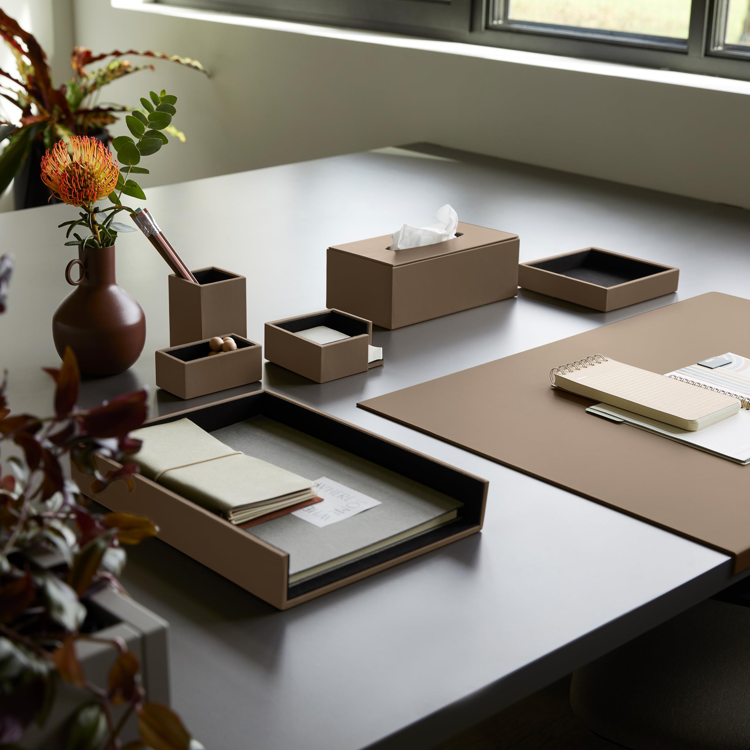 Eglooh - Minerva - Portamemo Quadrato in Cuoio Grigio Tortora - Porta Foglietti da Scrivania, Blocchi Note, Appunti - cm 11,2 x 11,2 x H.4,5 - Interamente Made in Italy
