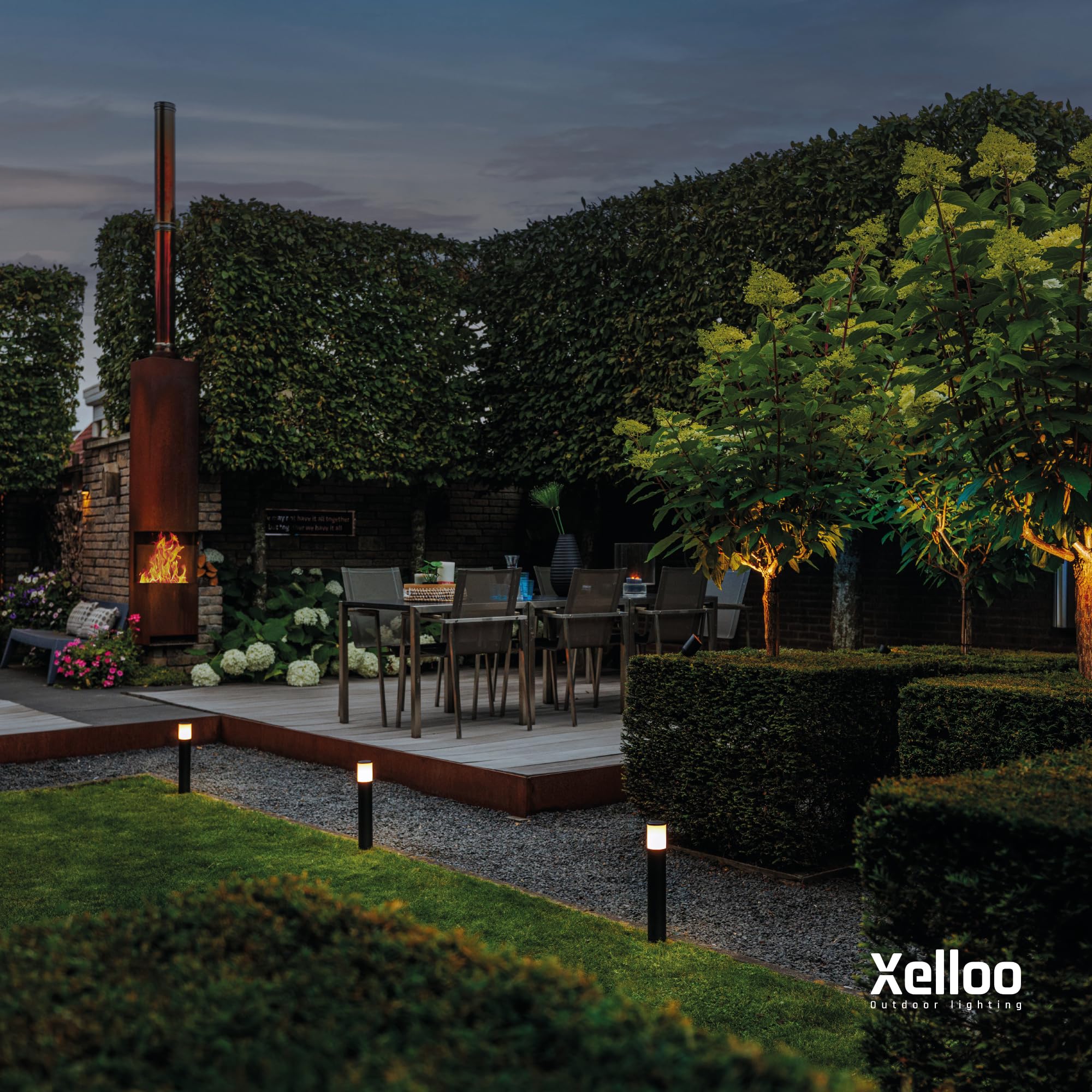 Xelloo zestaw oświetlenia ogrodowego CAS BIG, 12 V, 3 sztuki designerskich opraw 4W LED w kolorze ciepłej bieli z uziemieniem, wodoodporne (IP65) i z praktycznym połączeniem przesuwnym