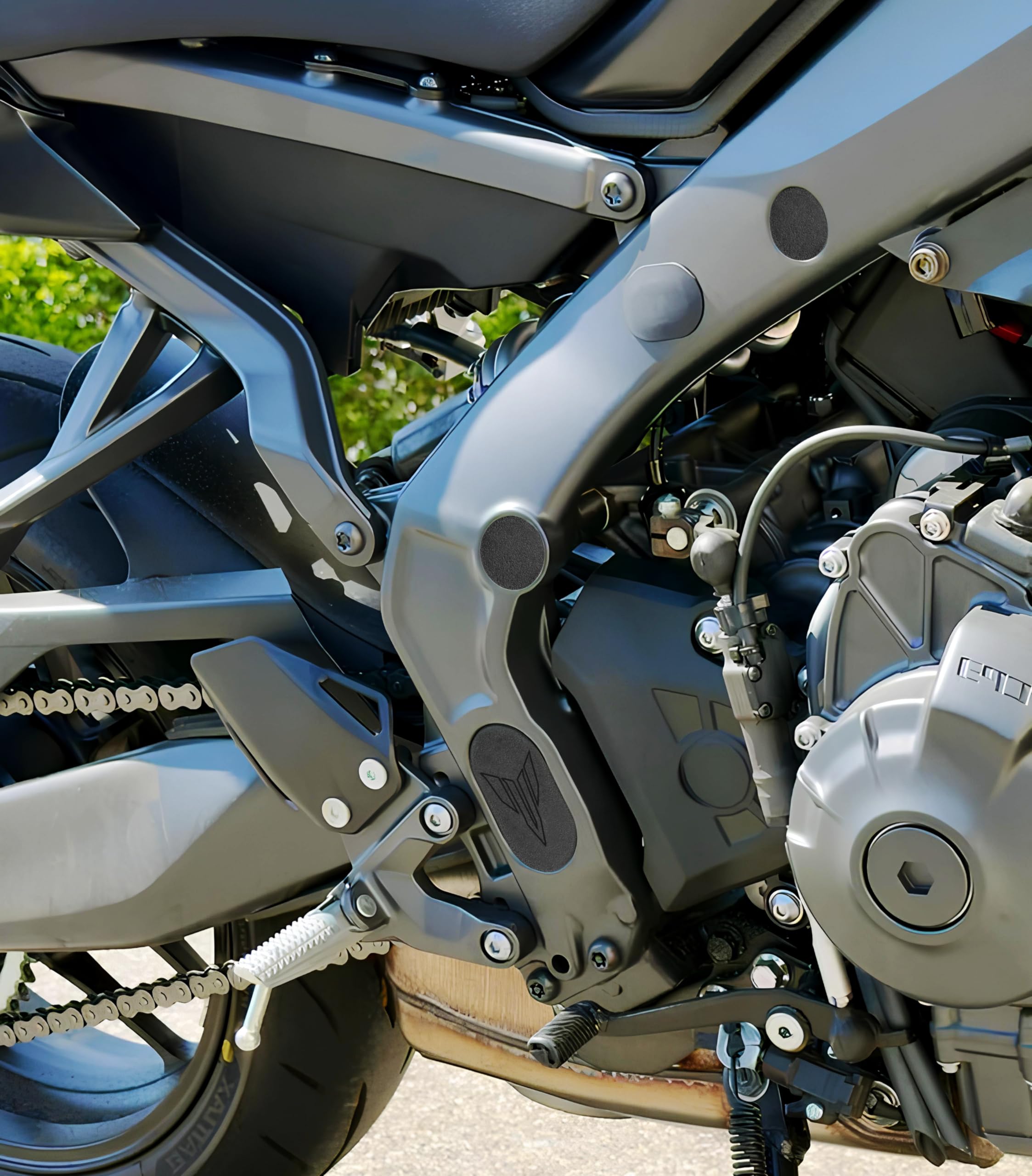 Bouchons de Cadre de Moto Rouge compatibles avec Yamaha MT-09 / MT-09 SP/Tracer 9 / Tracer 9 GT 2021-2025 - Couvre-Trou Cadre latéral - Accessoires Moto esthétiques (Noir)