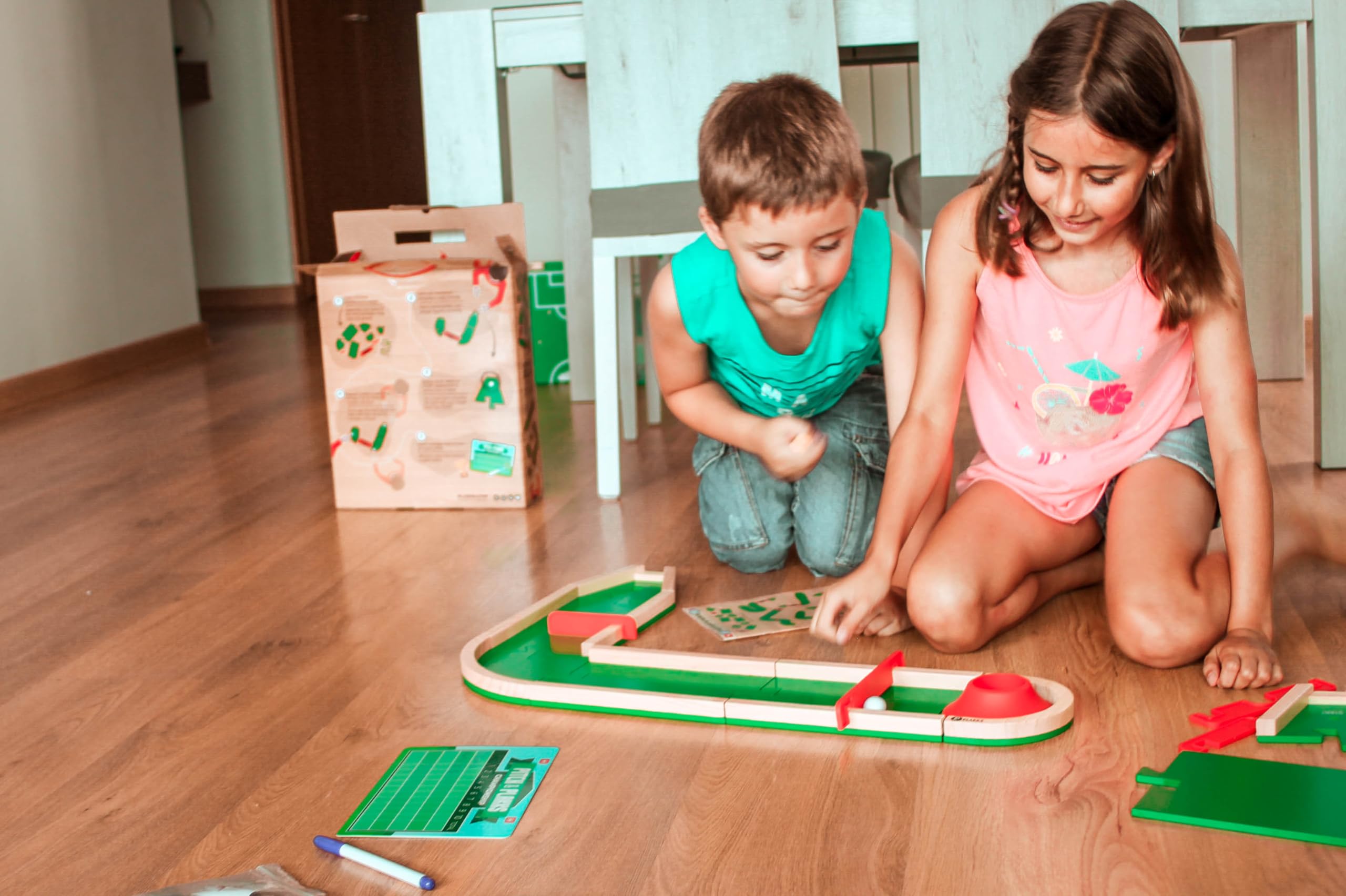 Pitch&PLAKKS | Juego de Mesa de Mini Golf | para Niños y Adultos | De 3 a 99 Años | De 1 a 10 Jugadores | De Madera | Juegos de Habilidad | Juego Creativo | para Toda la Familia