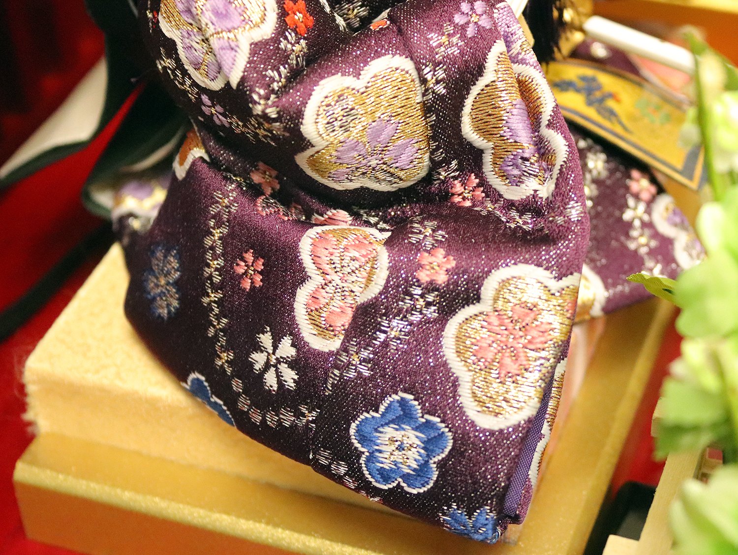 Amazon | 雛人形 ケース入り親王飾り 吊るし付き 間口53×奥行33