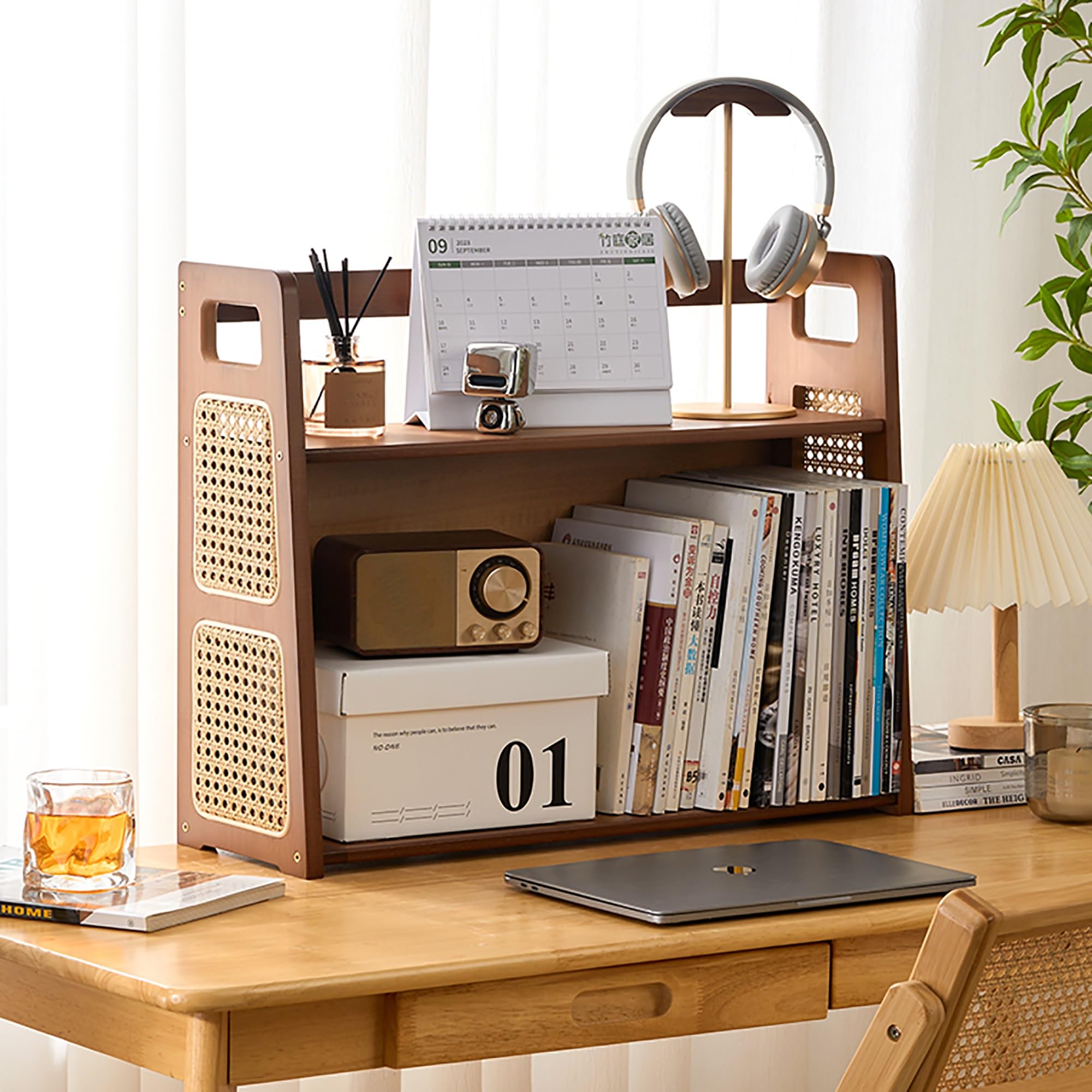 Organizador de escritorio de ratán con estante de almacenamiento de madera, estantería de escritorio para suministros de oficina en casa, estantería sobre estante de computadora, ideal para