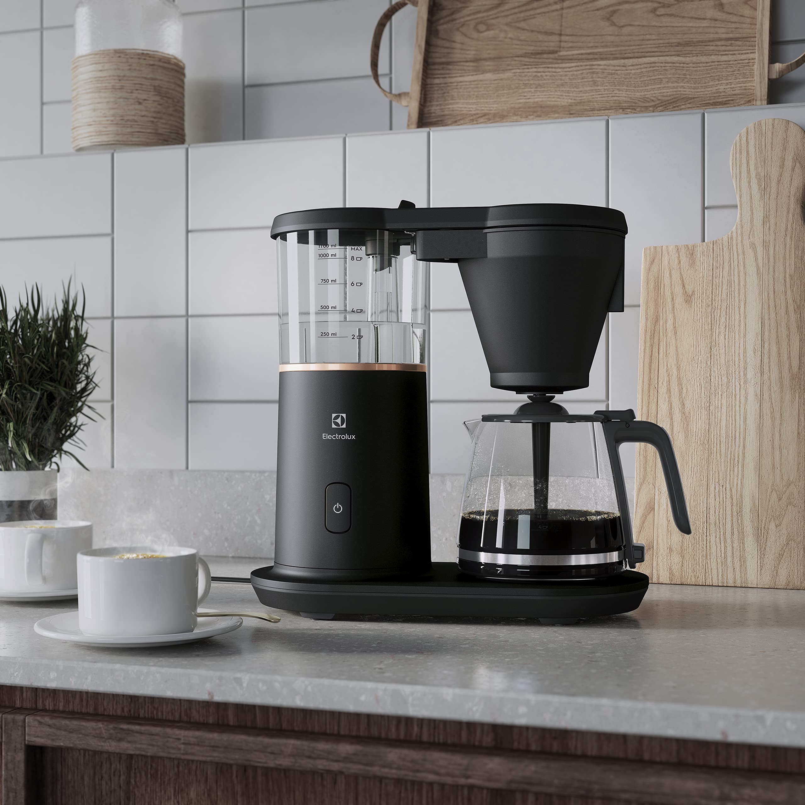 Electrolux Macchina da caffè Explore 7 E7CM1-2GB, sperimenta il gusto del caffè davvero buono, tecnologia di versamento automatico, caffettiera per 1.1 litri, colore Granite Black