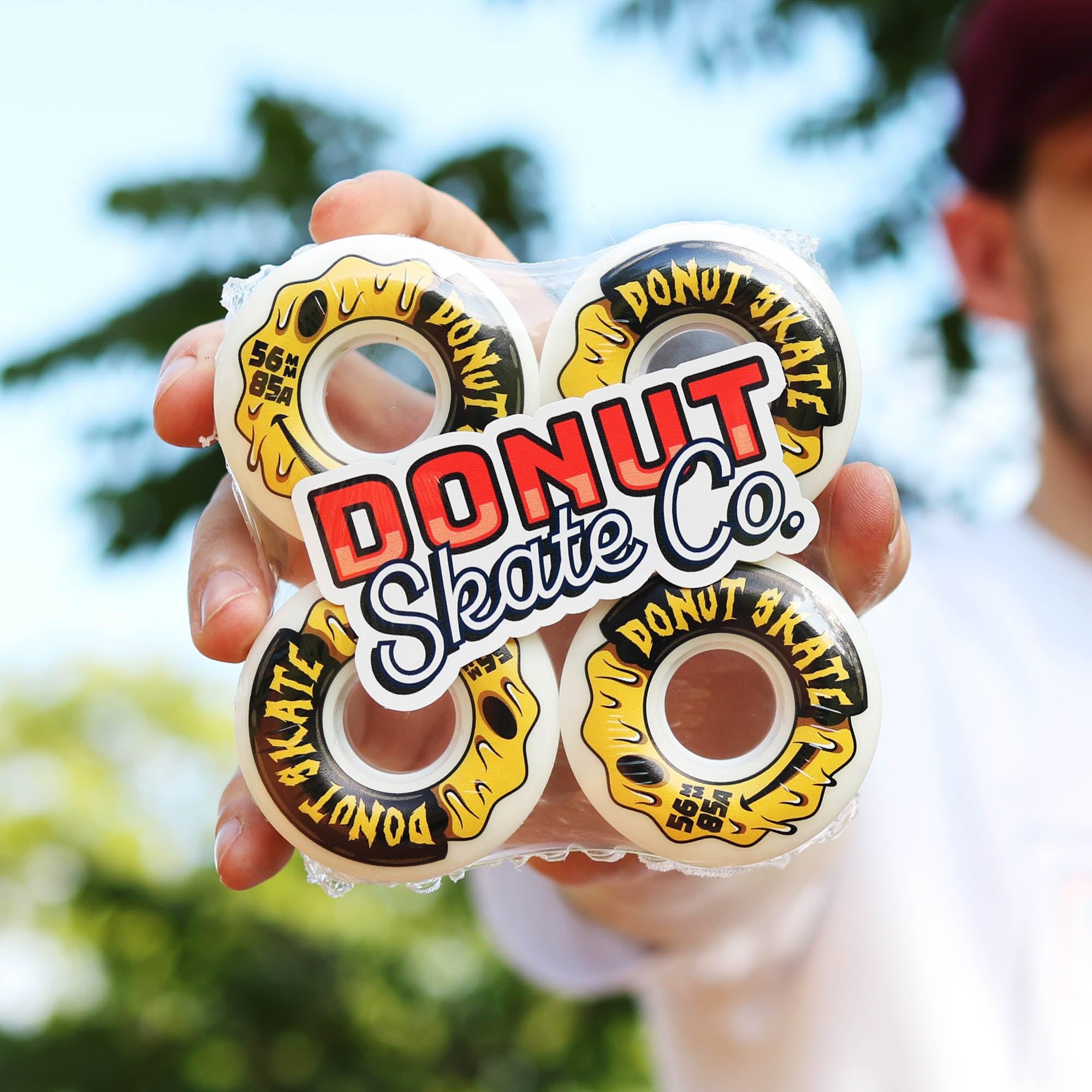 Amazon | Donut Skate Co. 56mm - 85a スマイル ソフト スケートボード