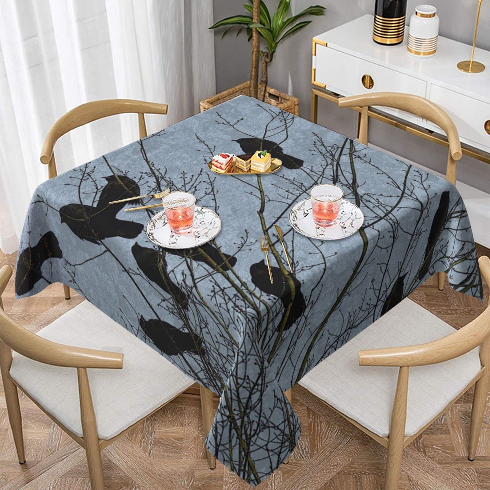 Nappe carrée corbeau noir pour sublimer vos repas en salle à manger