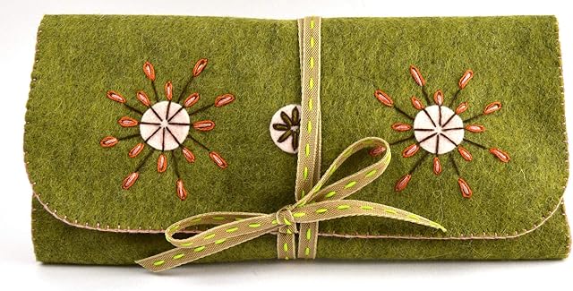 New Corinne Lapierre Felt Green Sewing Roll Craft Kit