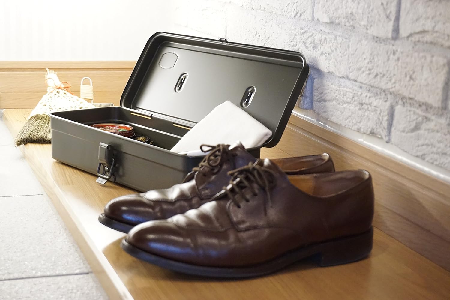 Get Discount Offer TRUSCO Hip Roof Tool Box TY-410SV Up To 40% OFF TRUSCO Hip Roof Tool Box TY-410SV