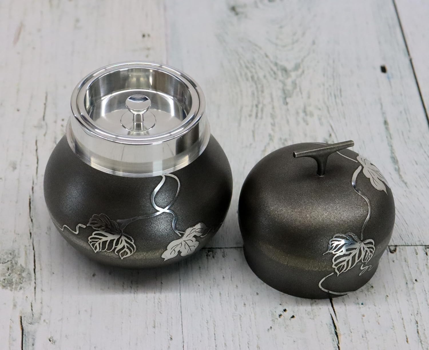 Osaka Tin Tin Tea Pot with Ebushi Escago Branches, Gift Wrapping Specifications