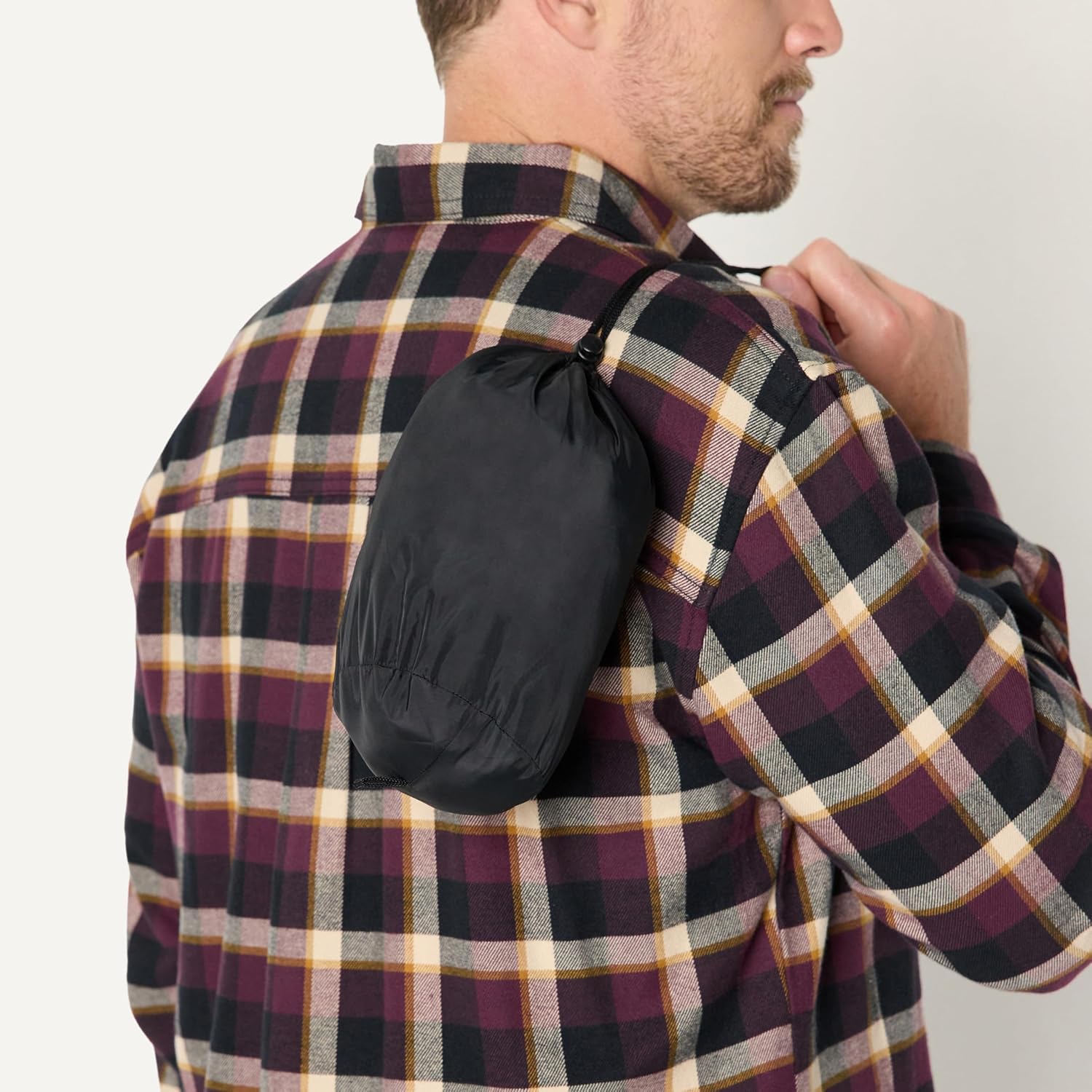 Amazon Essentials Men's Regular-Fit Lightweight Water-Resistant Hooded Puffer Vest - Image 4