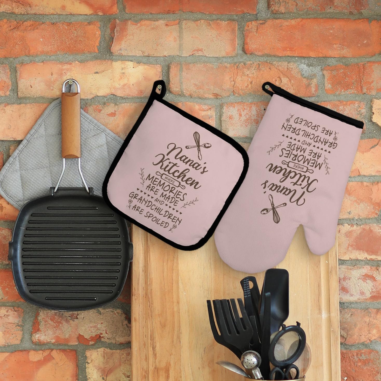 Nana Gifts Pink Oven Mitts and Pot Holders Sets, Nana Mother's Day Birthday Gift Oven Mitts，Best Grandma Gift from Grandkids Over Mittens for Kitchen Decor, Grandma Over Gloves Gifts