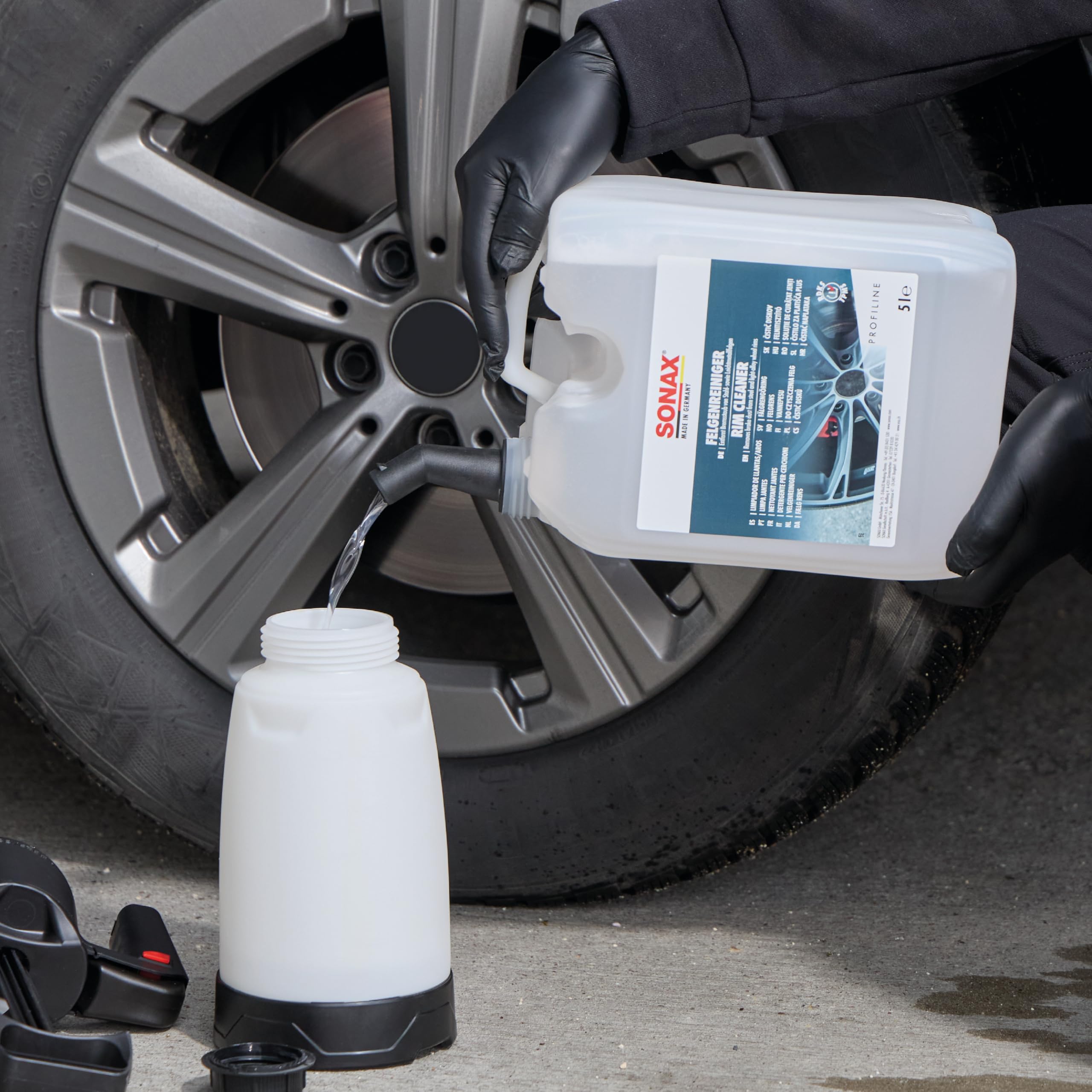 SONAX PROFILINE FelgenReiniger säurefrei (5 Liter) entfernt Bremsstaub von Stahl- sowie Leichtmetallfelgen | Art-Nr. 02305000 | Hochwirksam, entfernt Bremsstaub von Stahl- sowie Leichtmetallfelgen.