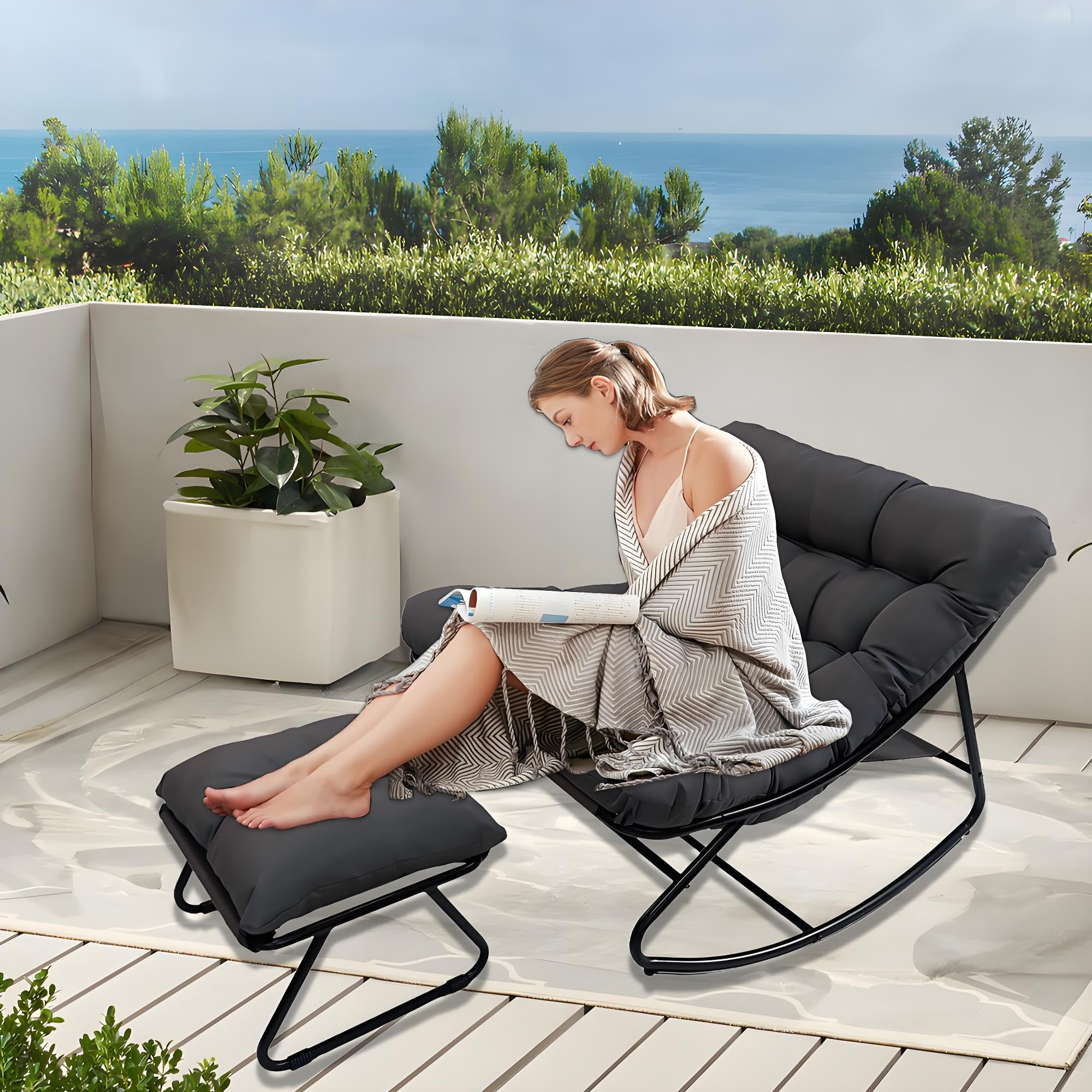 Schaukelstuhl Outdoor Wetterfester mit Gepolsterter,Schaukelsessel Wohnzimmer mit Hocker,XXL Loungesessel Outdoor bis 150kg,Stillsessel Bequem für Garten Balkon Terrasse
